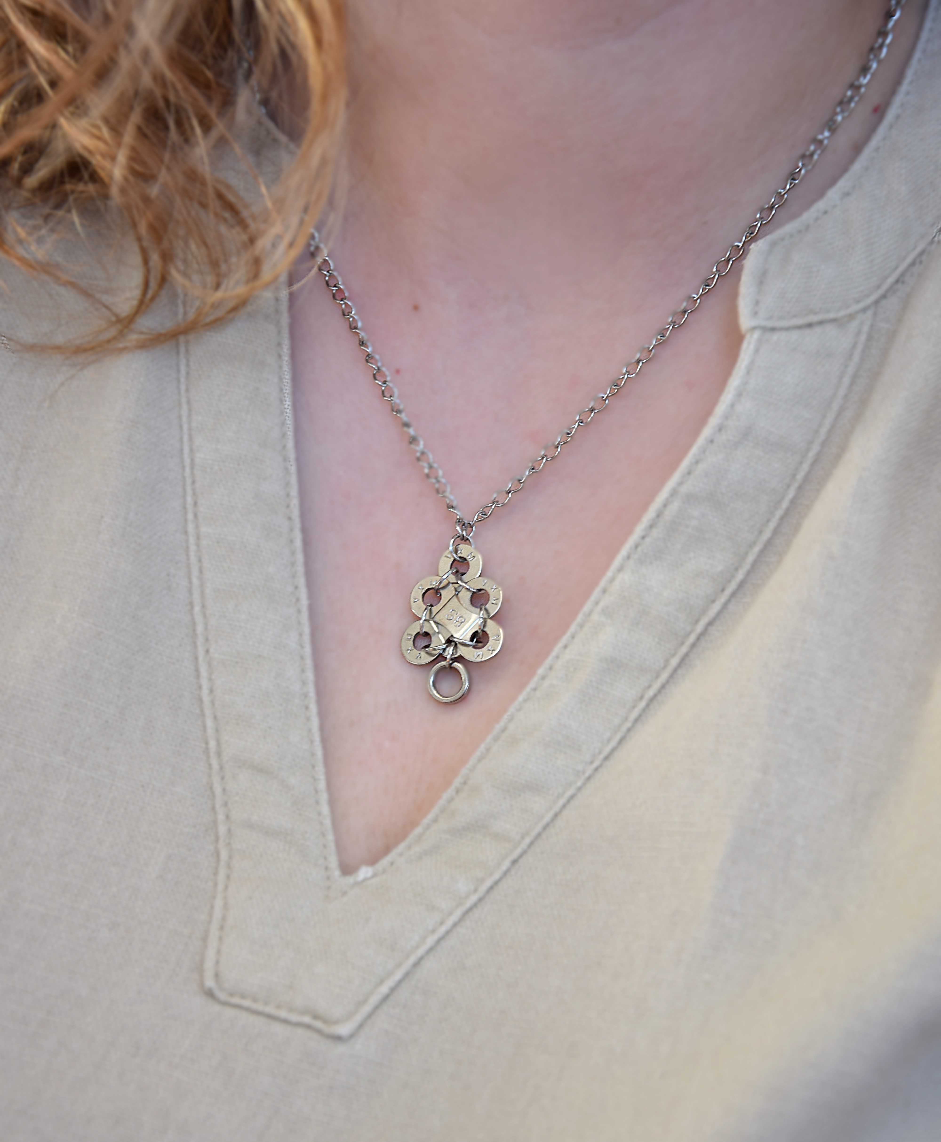 Metallhalskette - Triangel mit Ring