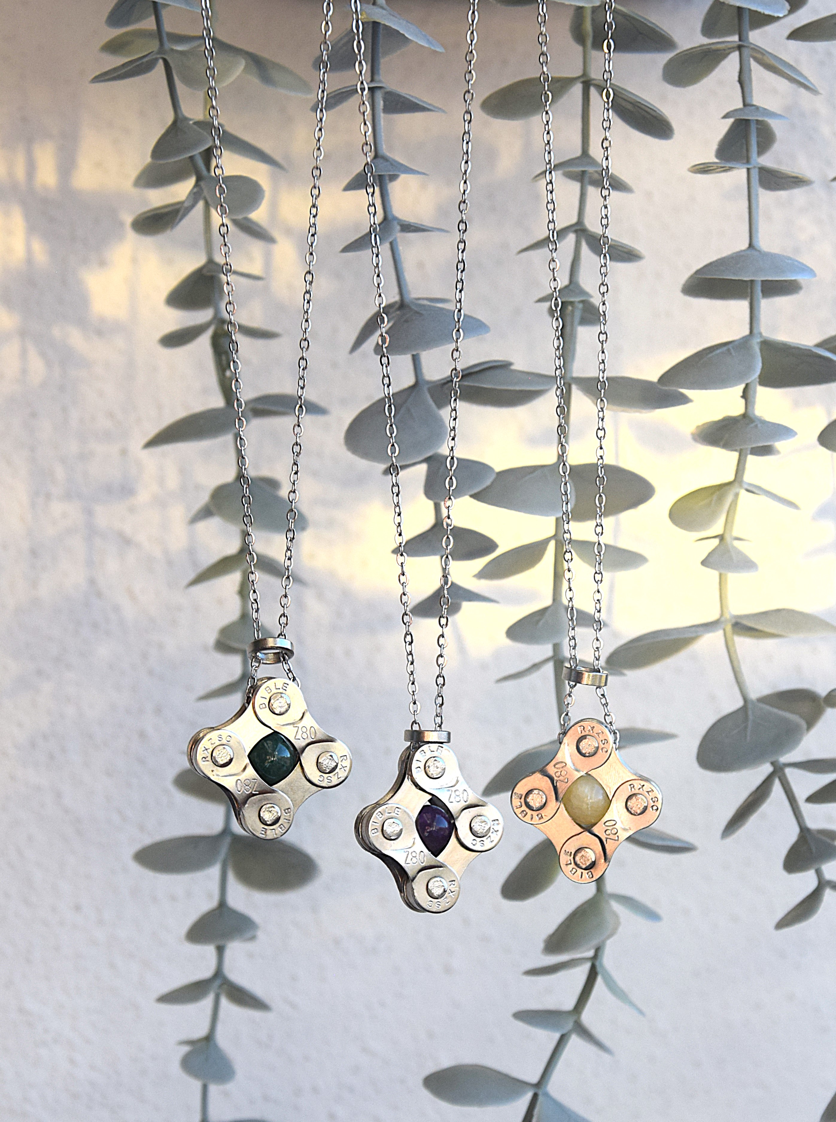 Metallhalskette - Anhänger Quadrat mit Edelstein