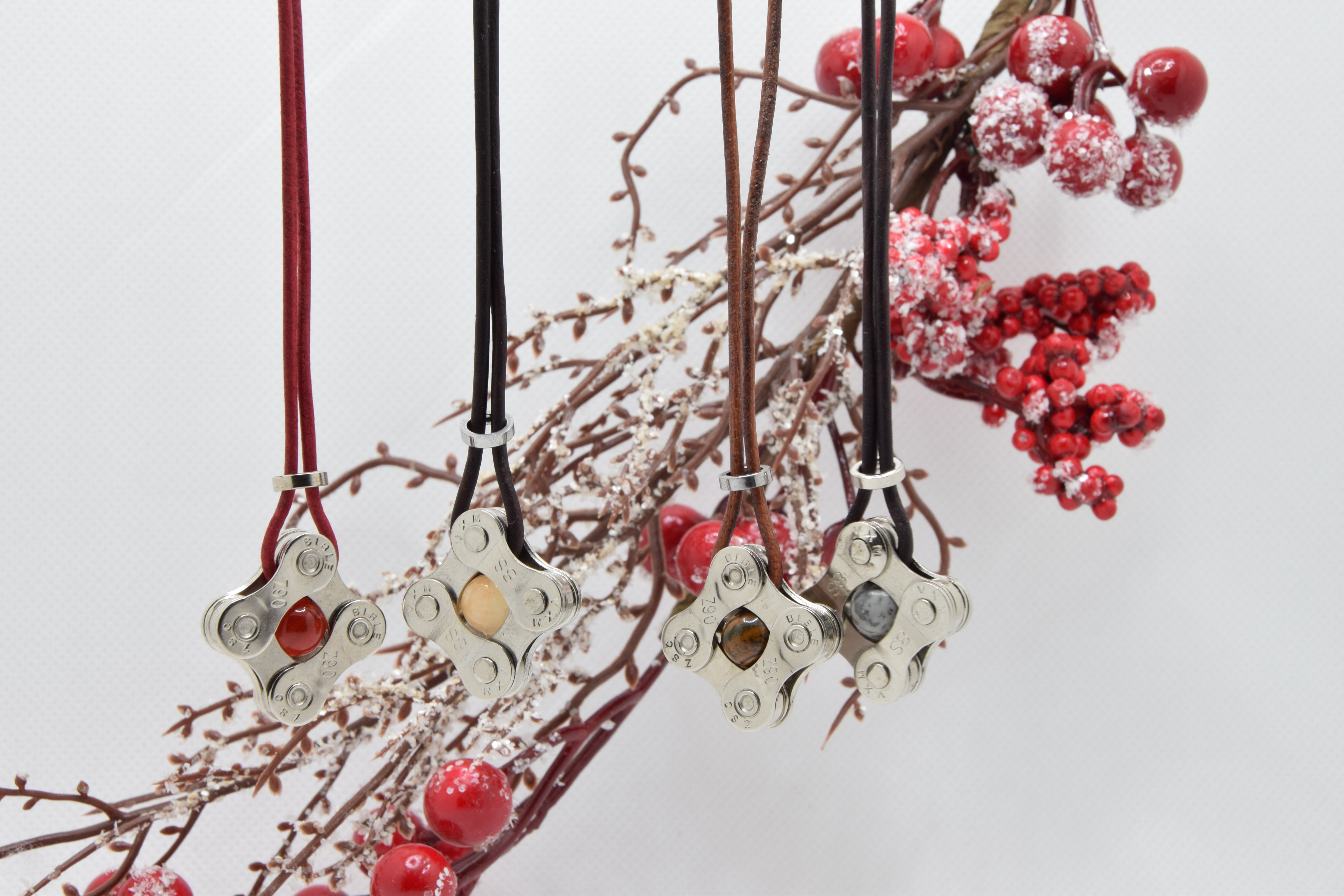 Halskette Leder - Anhänger Edelstein im Quadrat