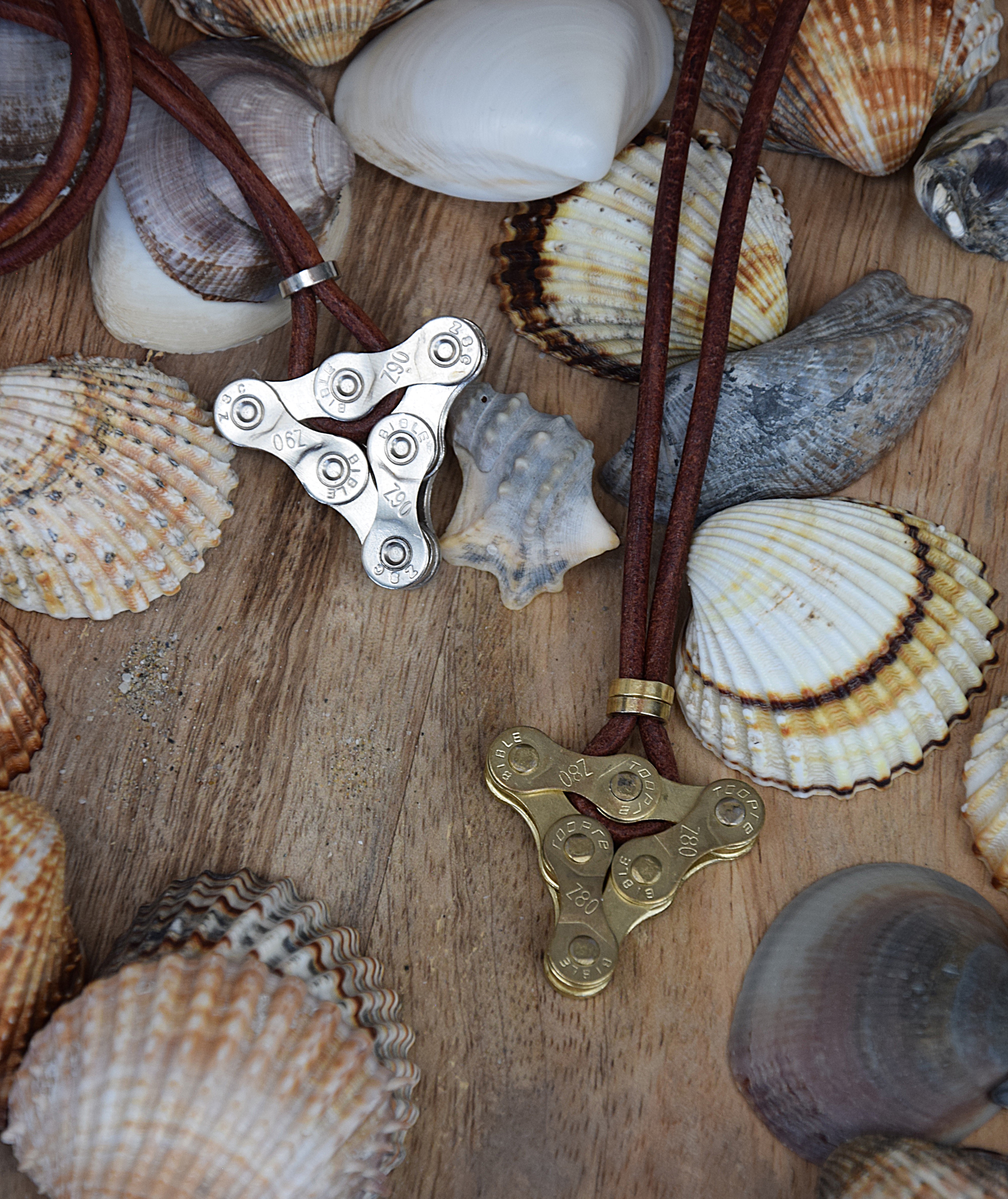 Halskette Leder - Anhänger Dreieck