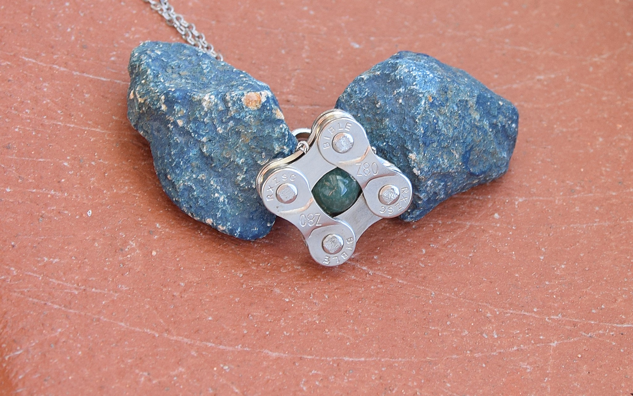 Metallhalskette - Anhänger Quadrat mit Edelstein