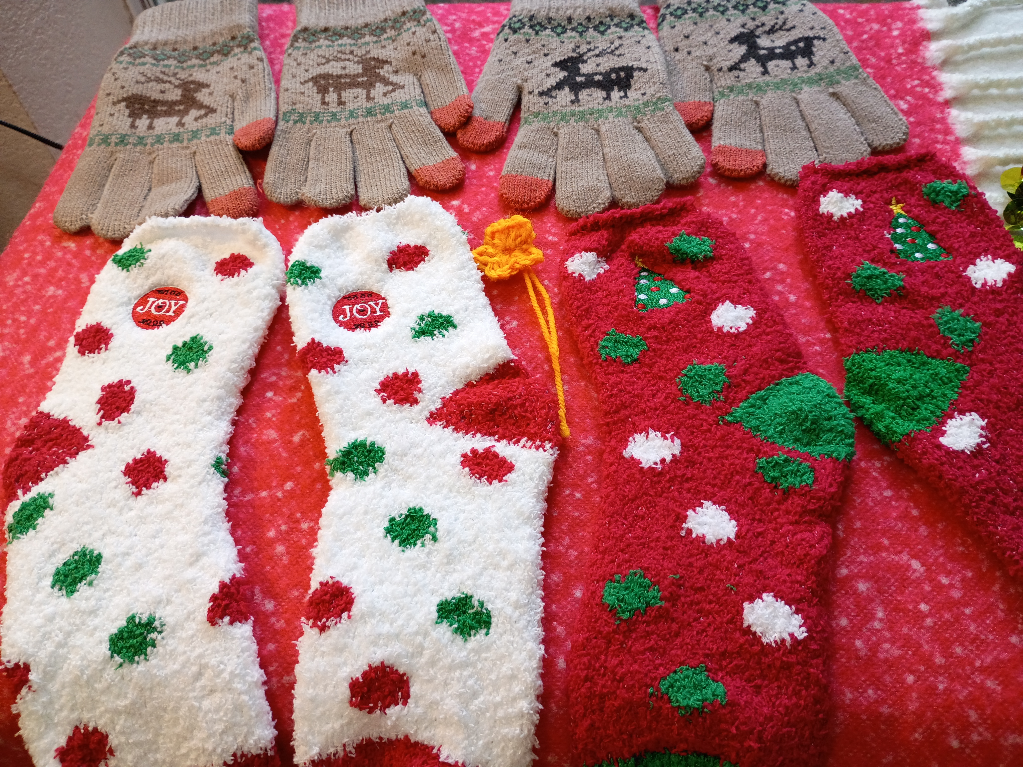 Set of two Winter warm pairs of Socks & two pairs of Gloves 