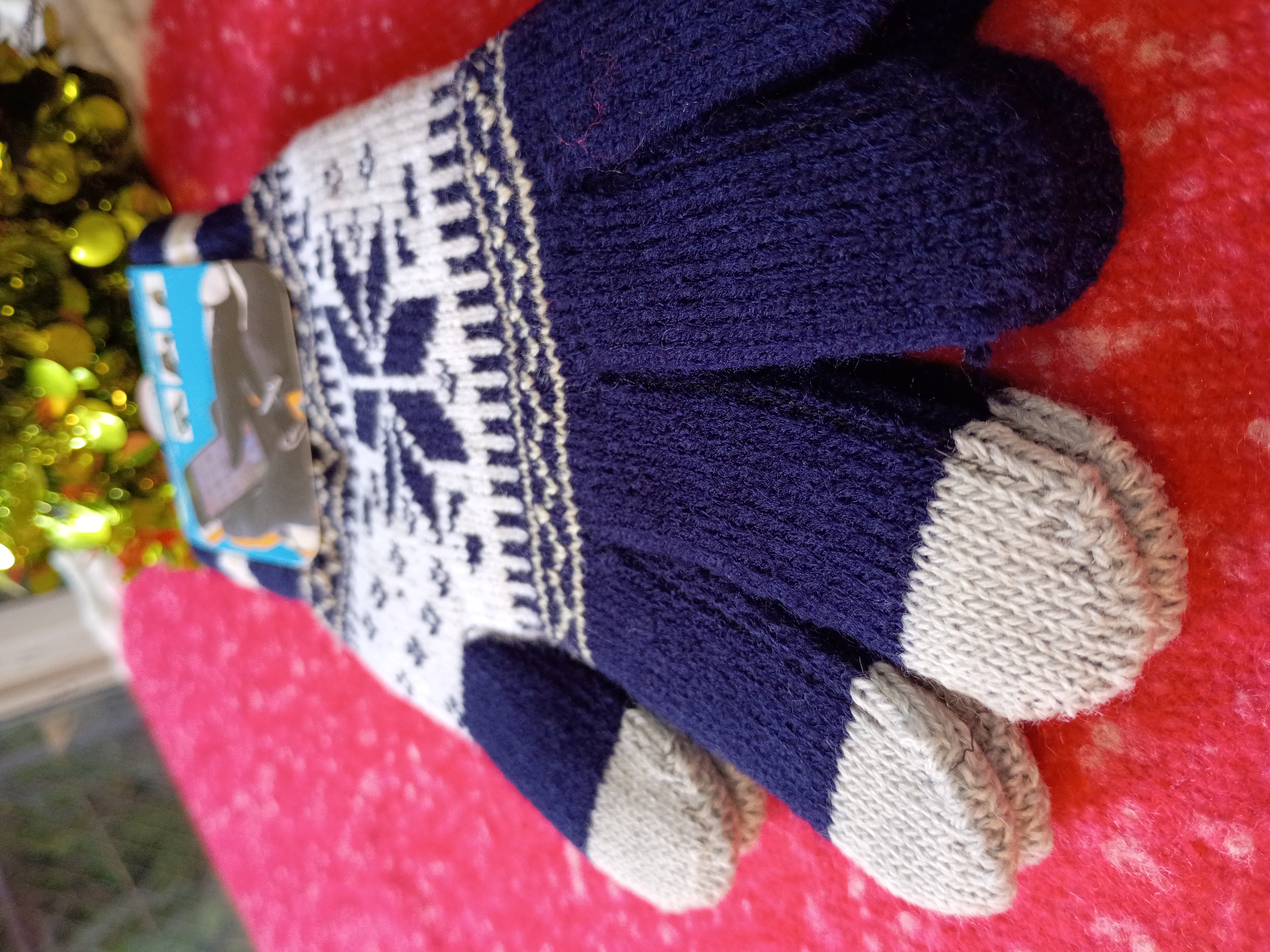 New I can touch. Technology ready Navy blue pair of gloves
