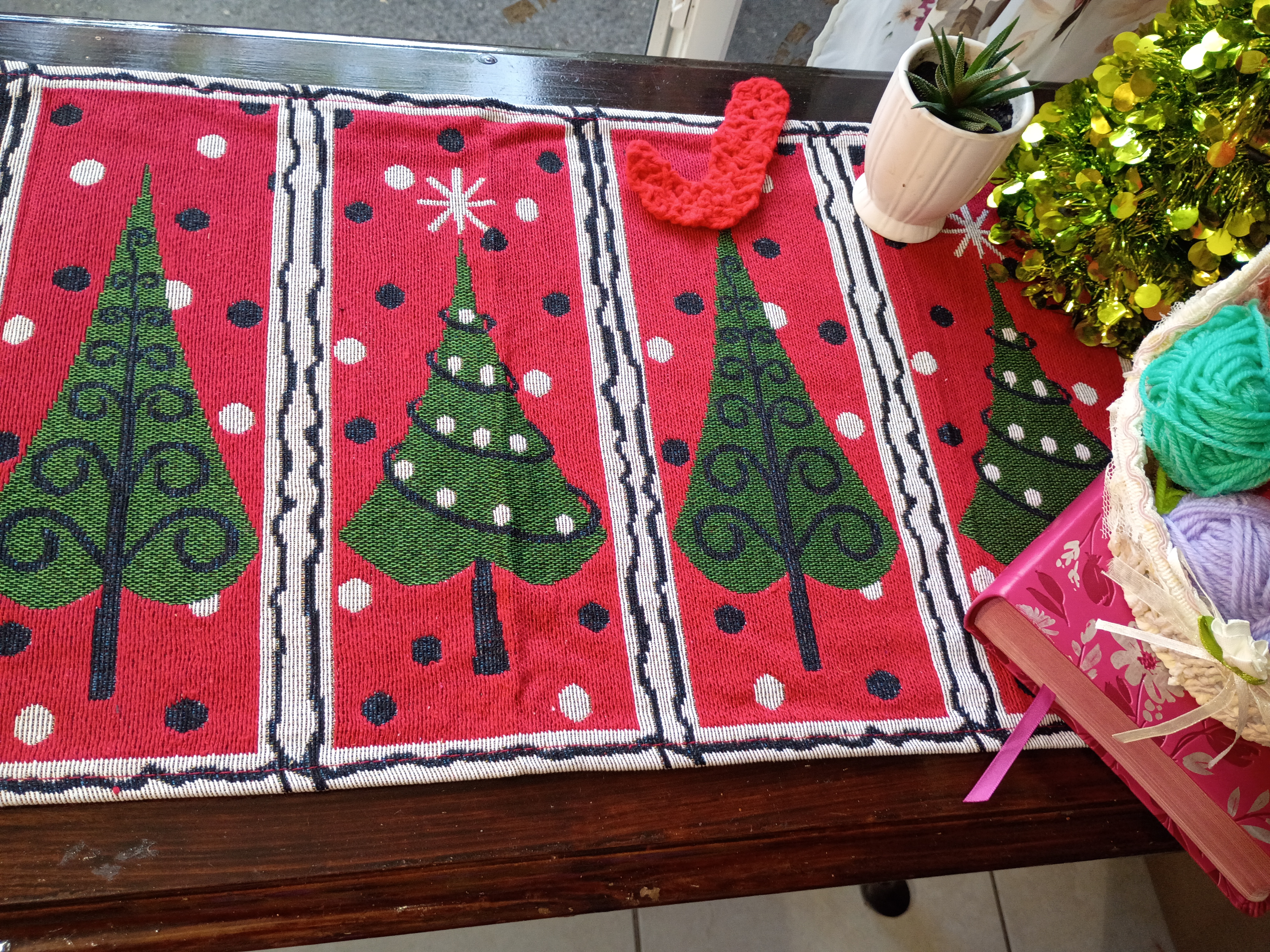 Christmas tree Durable fabric🎄 Table Runner 68 inches long. Red Green multicolor Holiday Decoration