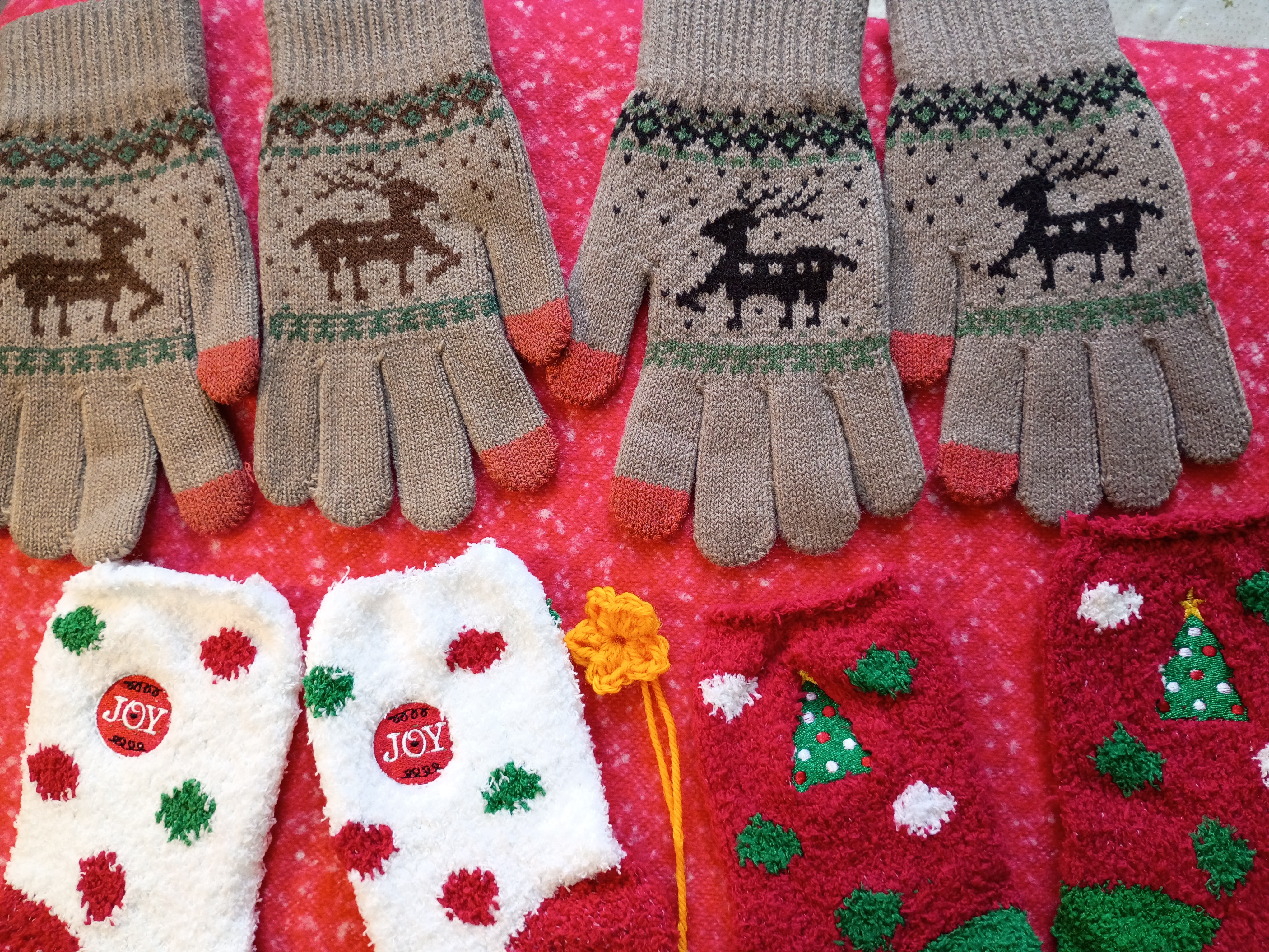 Set of two Winter warm pairs of Socks & two pairs of Gloves 