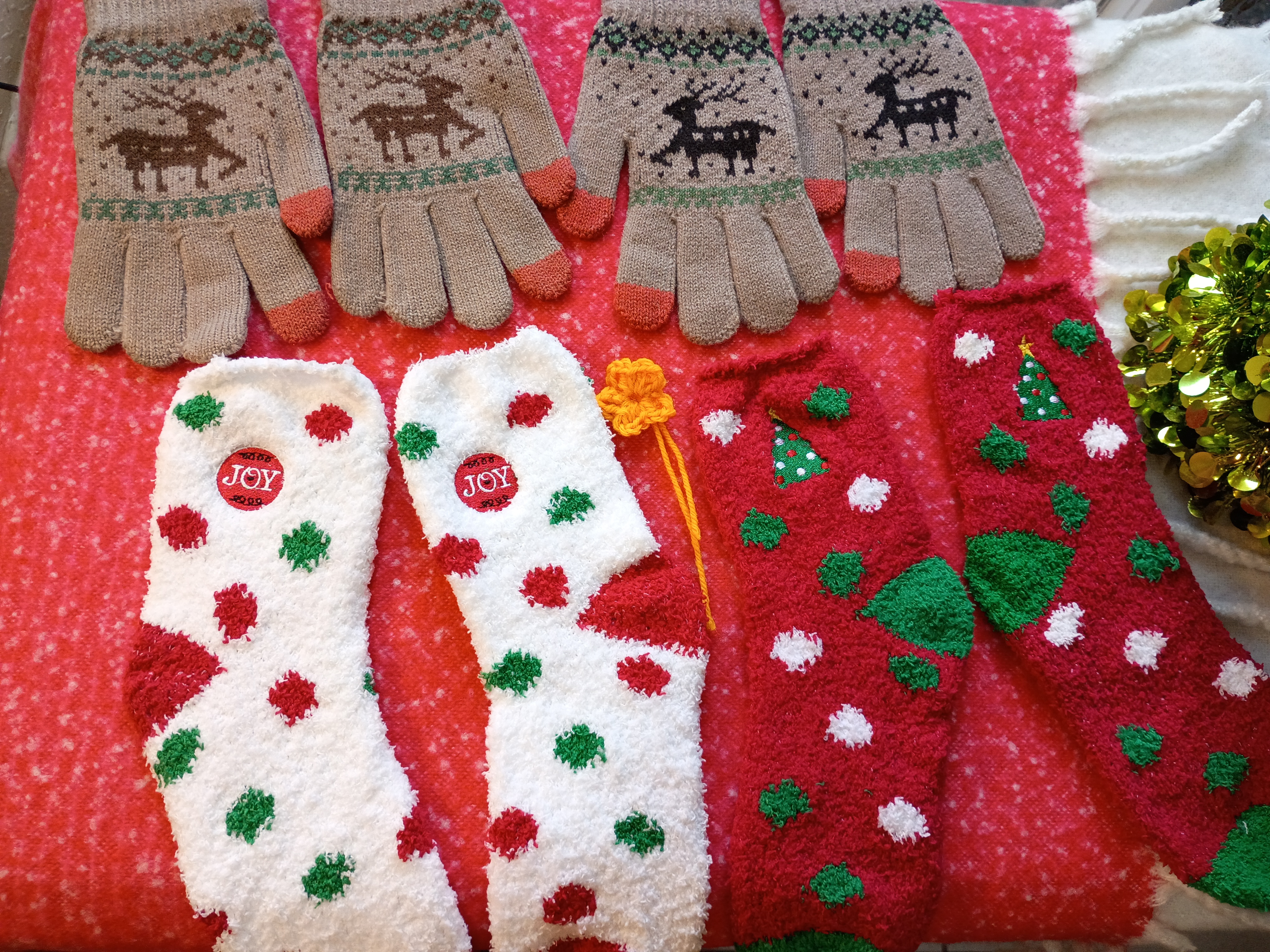 Set of two Winter warm pairs of Socks & two pairs of Gloves