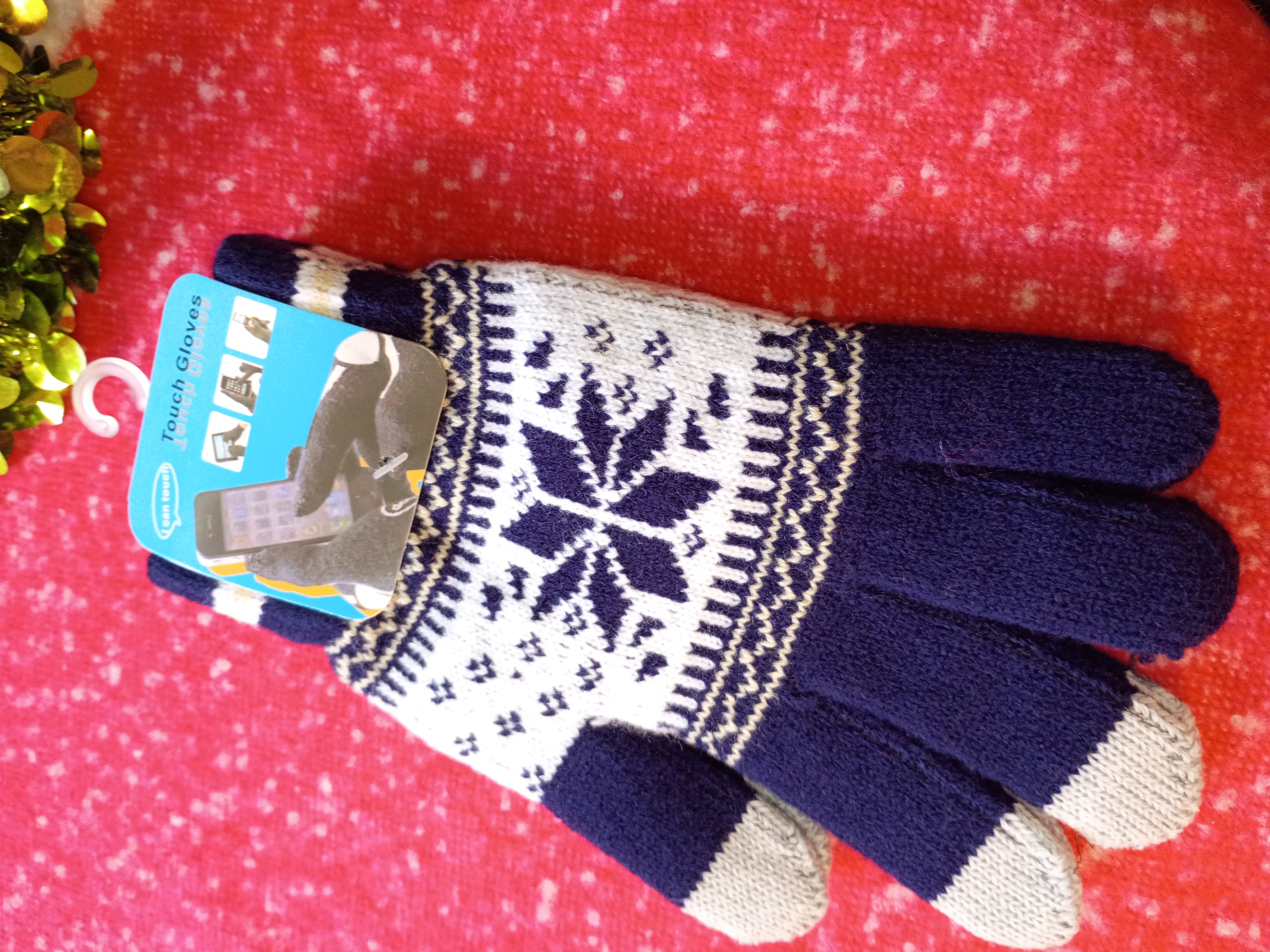 New I can touch. Technology ready Navy blue pair of gloves