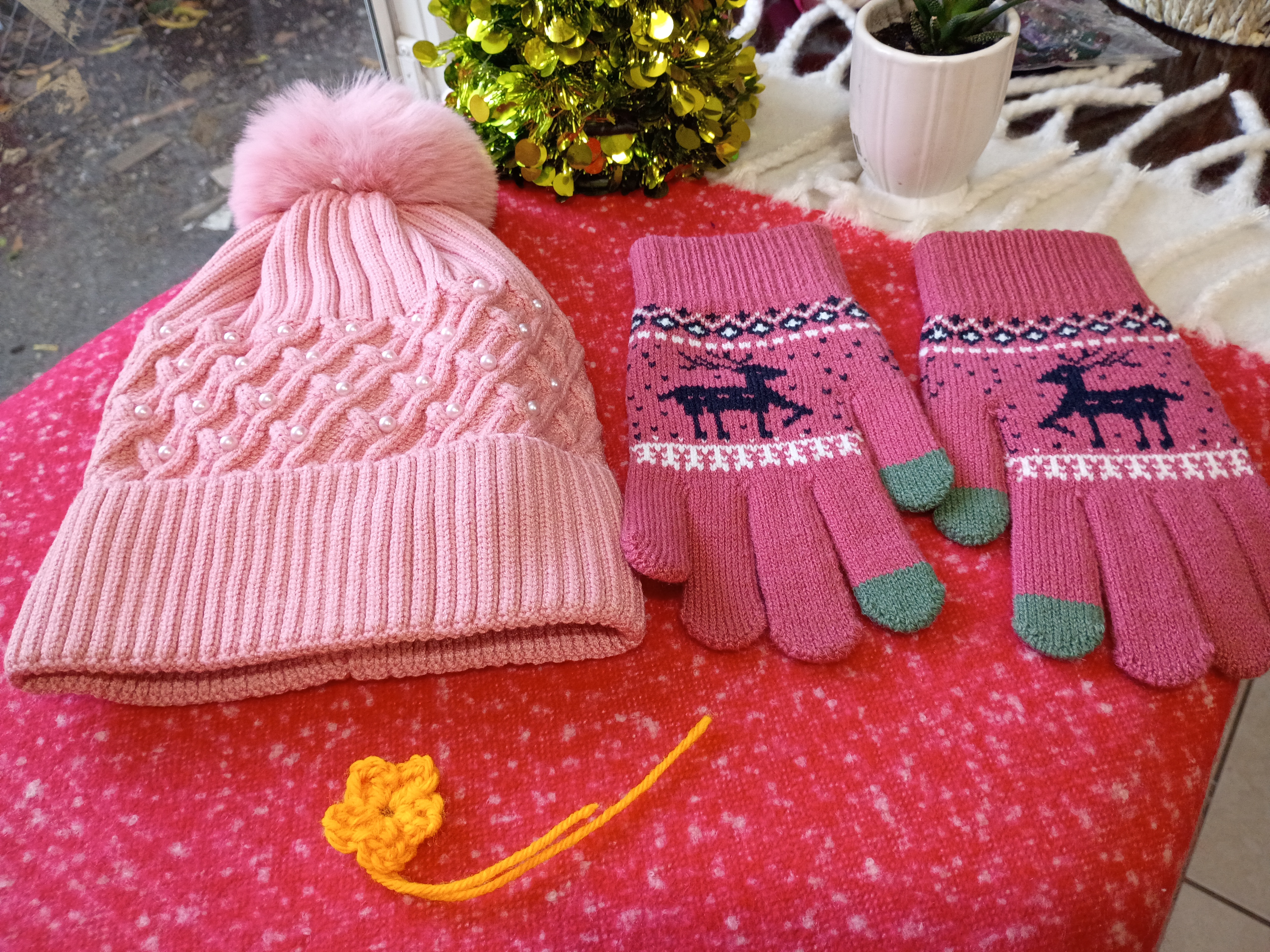 Girl beanie hat set pink beaded & gloves 