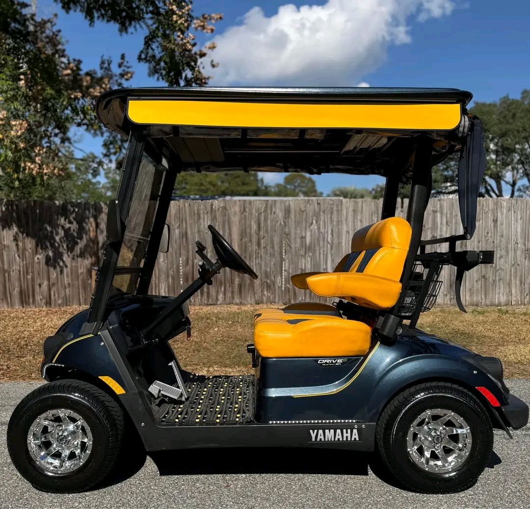 2023 Yamaha QuieTech EFI Gas Golf Cart (PTV) – Fully Loaded  Low Hours  One Owner
