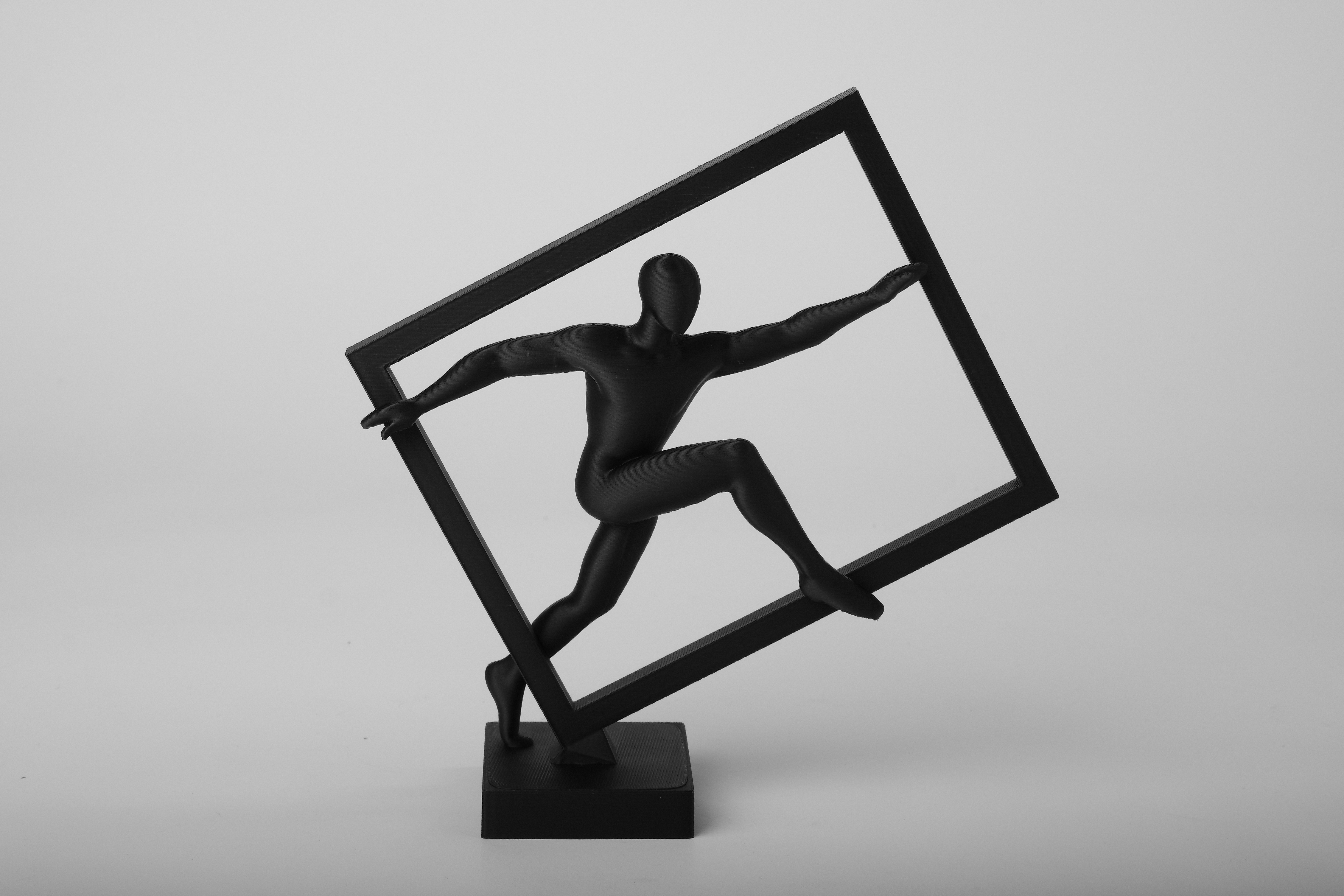 Escultura Movimento Contido