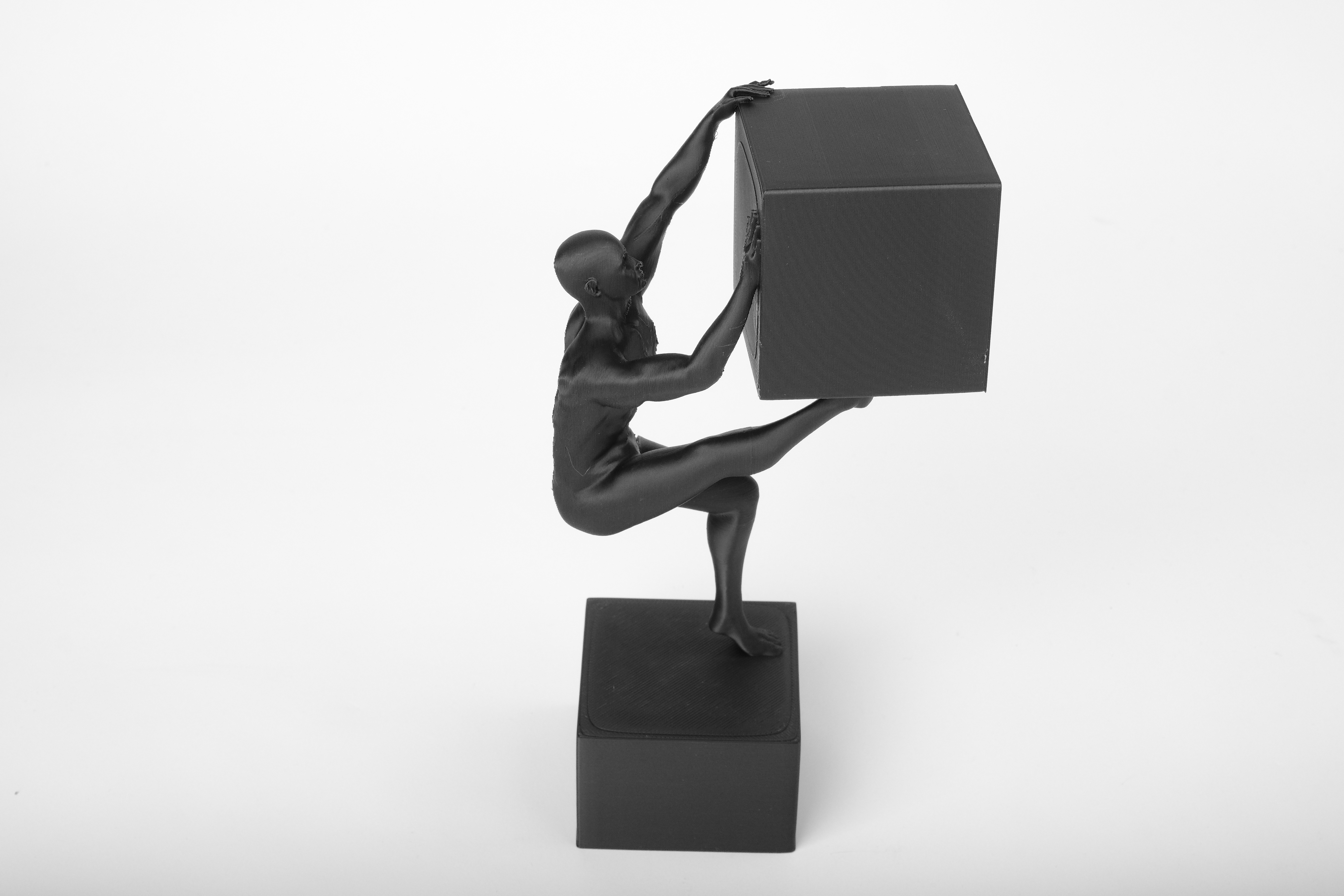 Escultura Equilíbrio de Força