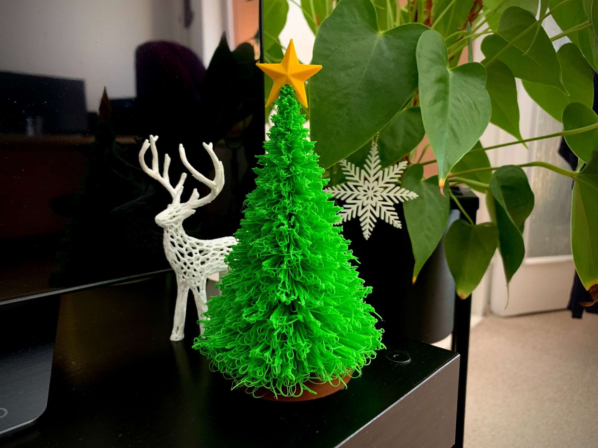 Árvore de Natal Clássica com Estrela Dourada