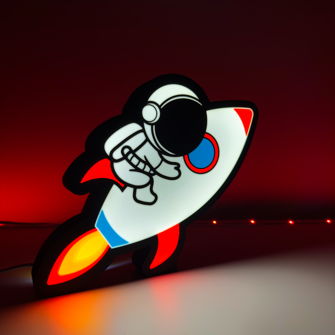 Luminária Astronauta no Foguete