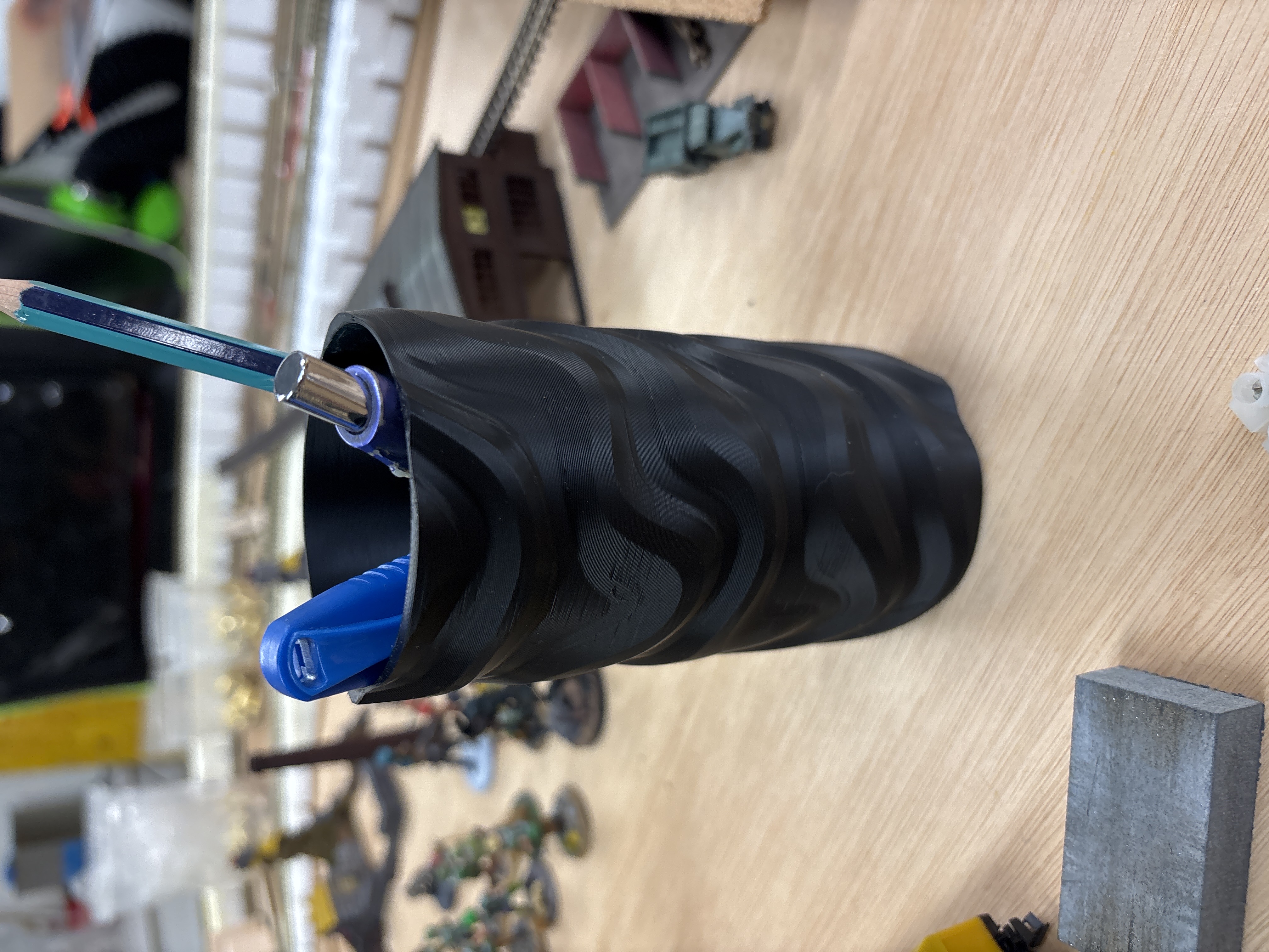 Suporte de Lápis Contemporâneo