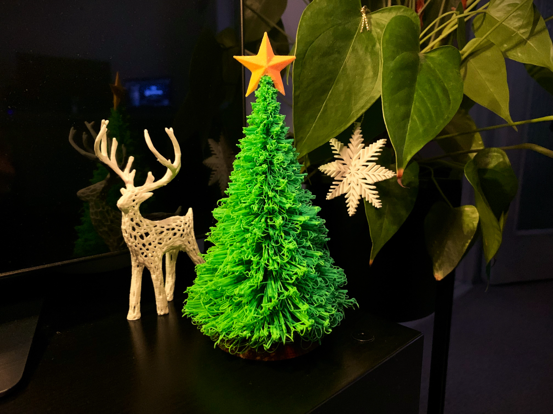 Árvore de Natal Clássica com Estrela Dourada