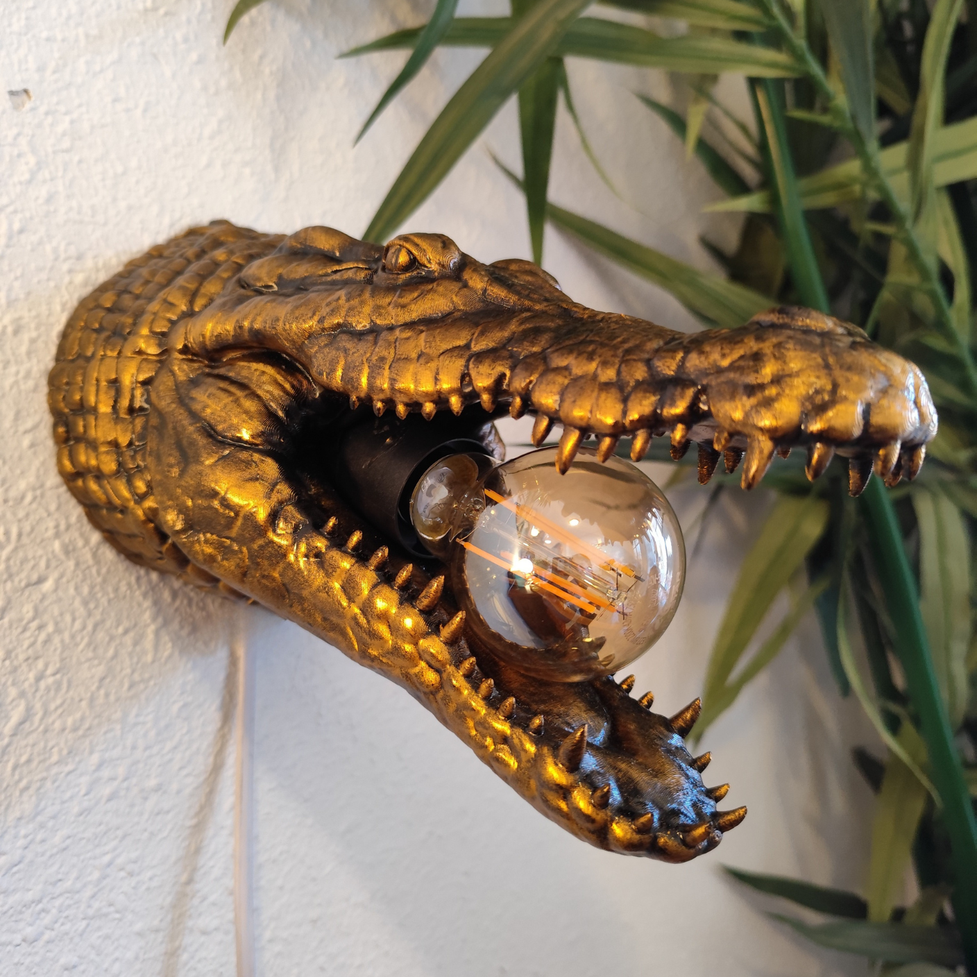 Luminária cabeça de crocodilo