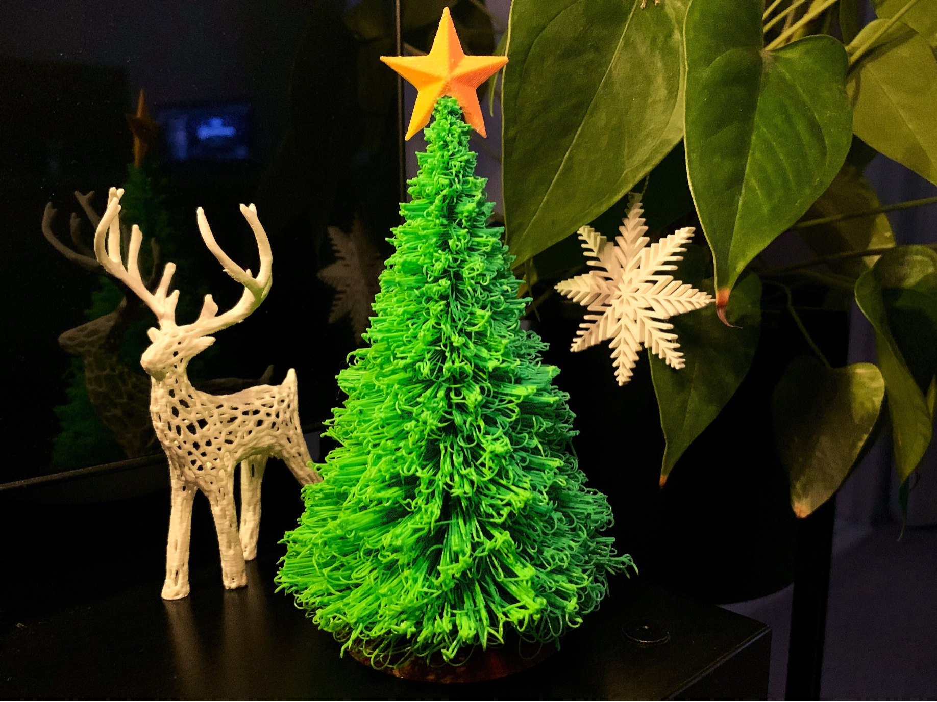 Árvore de Natal Clássica com Estrela Dourada