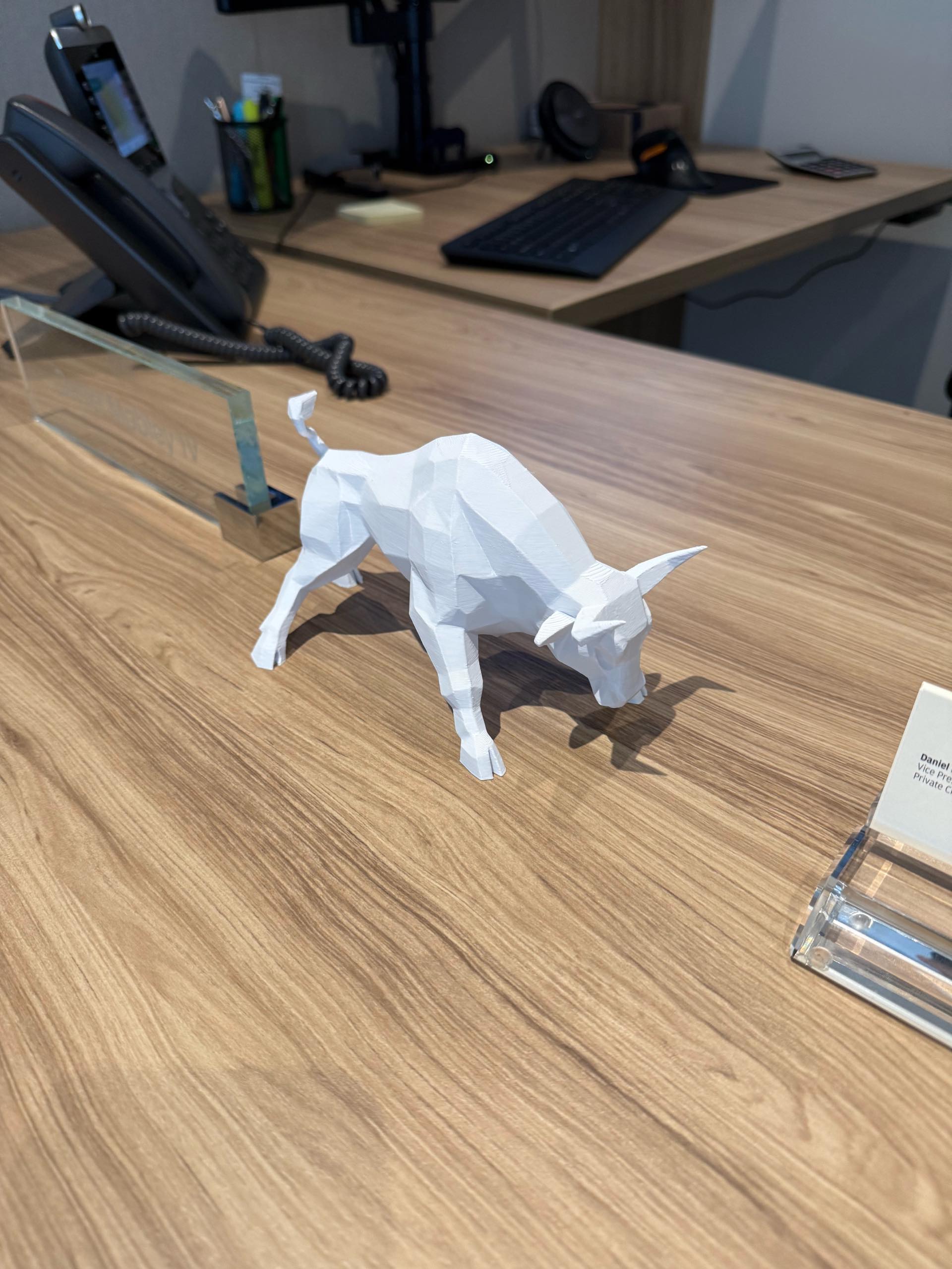 Escultura de touro Guardião do Poder