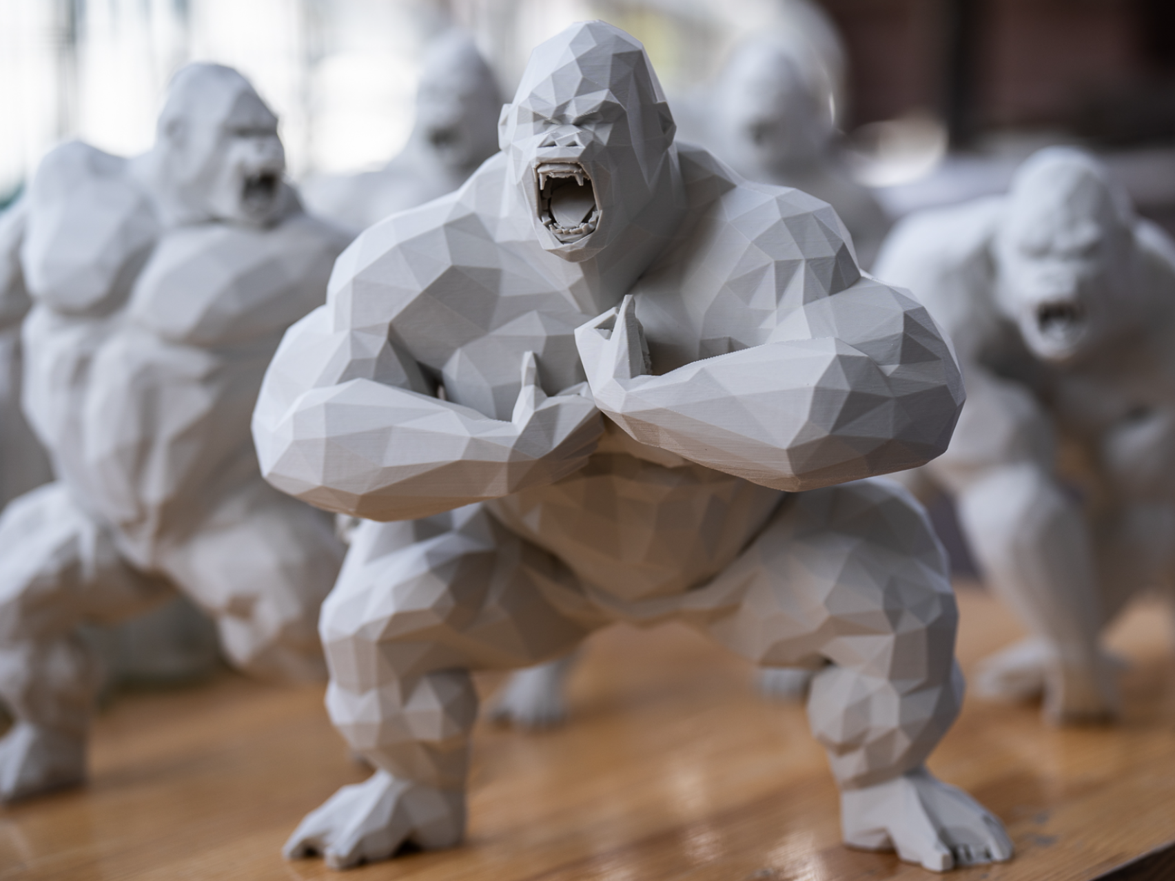 Estátua de Gorila Poligonal Presença Primata