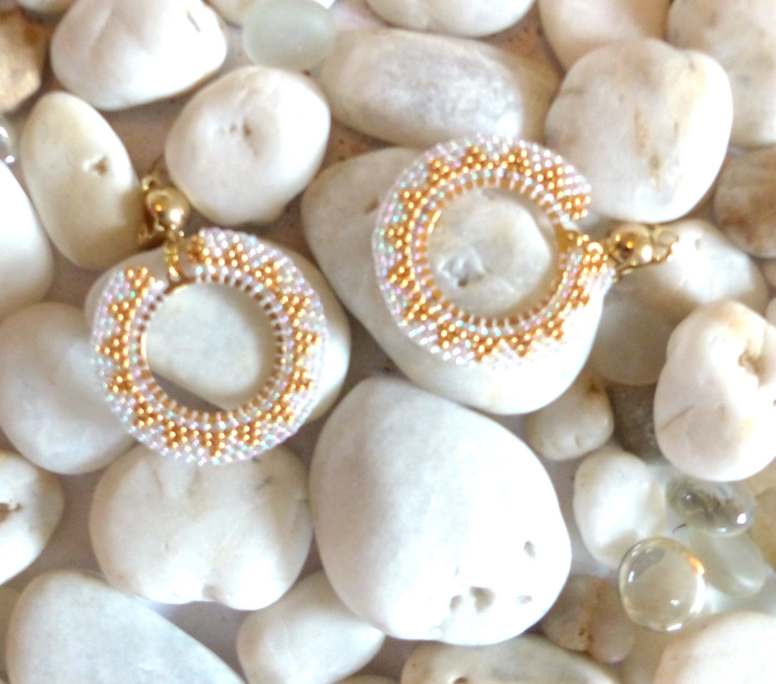 Boucles d'oreille Soleil bord Couleur - Tons Blancs et Irisés