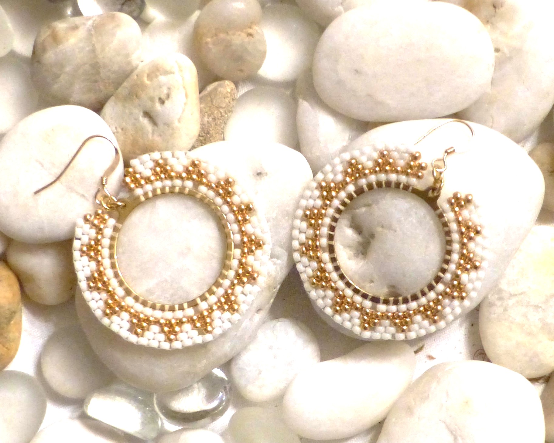 Boucles d'oreille Soleil bord Couleur - Tons Blancs et Irisés