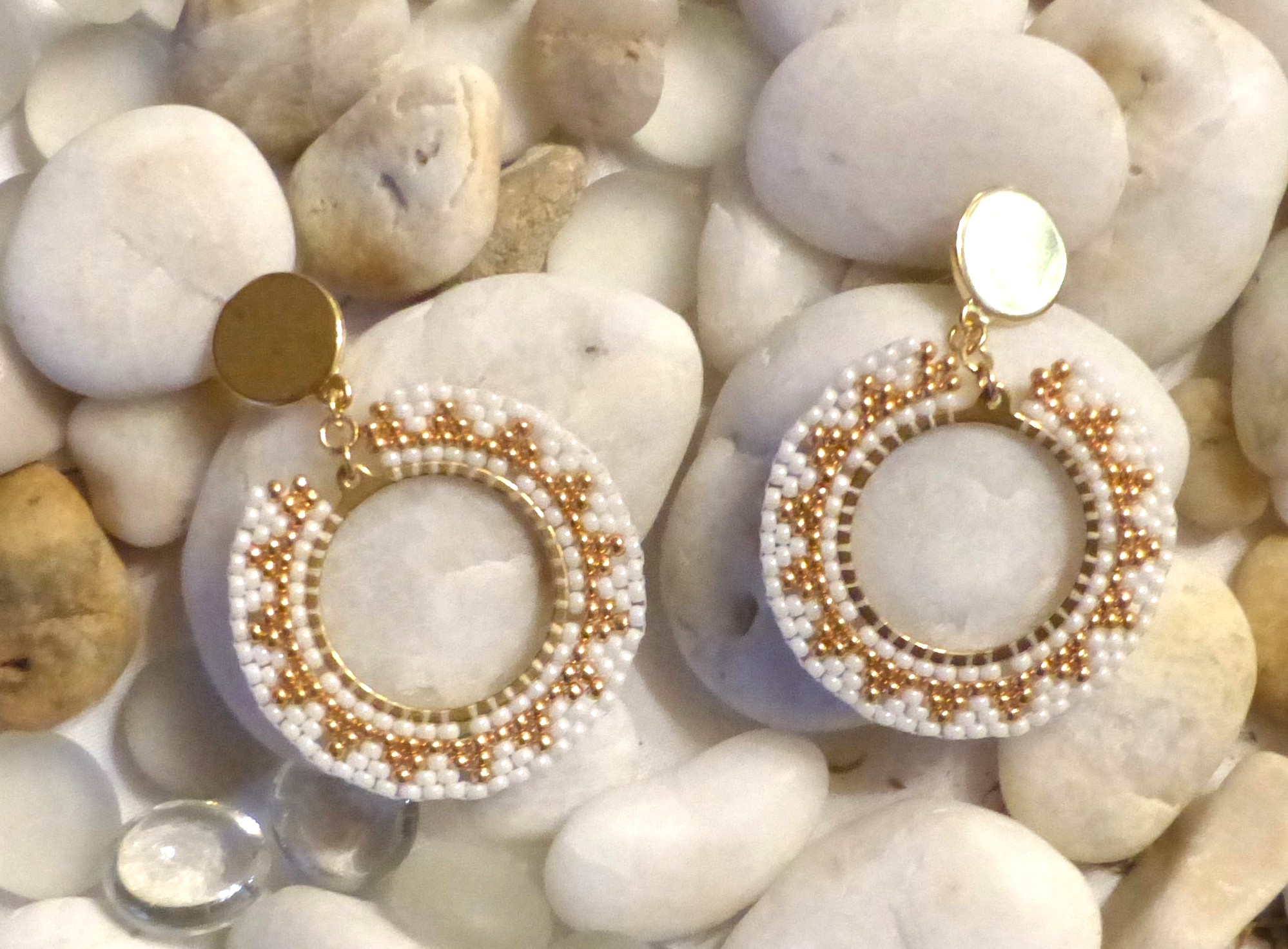 Boucles d'oreille Soleil bord Couleur - Tons Blancs et Irisés