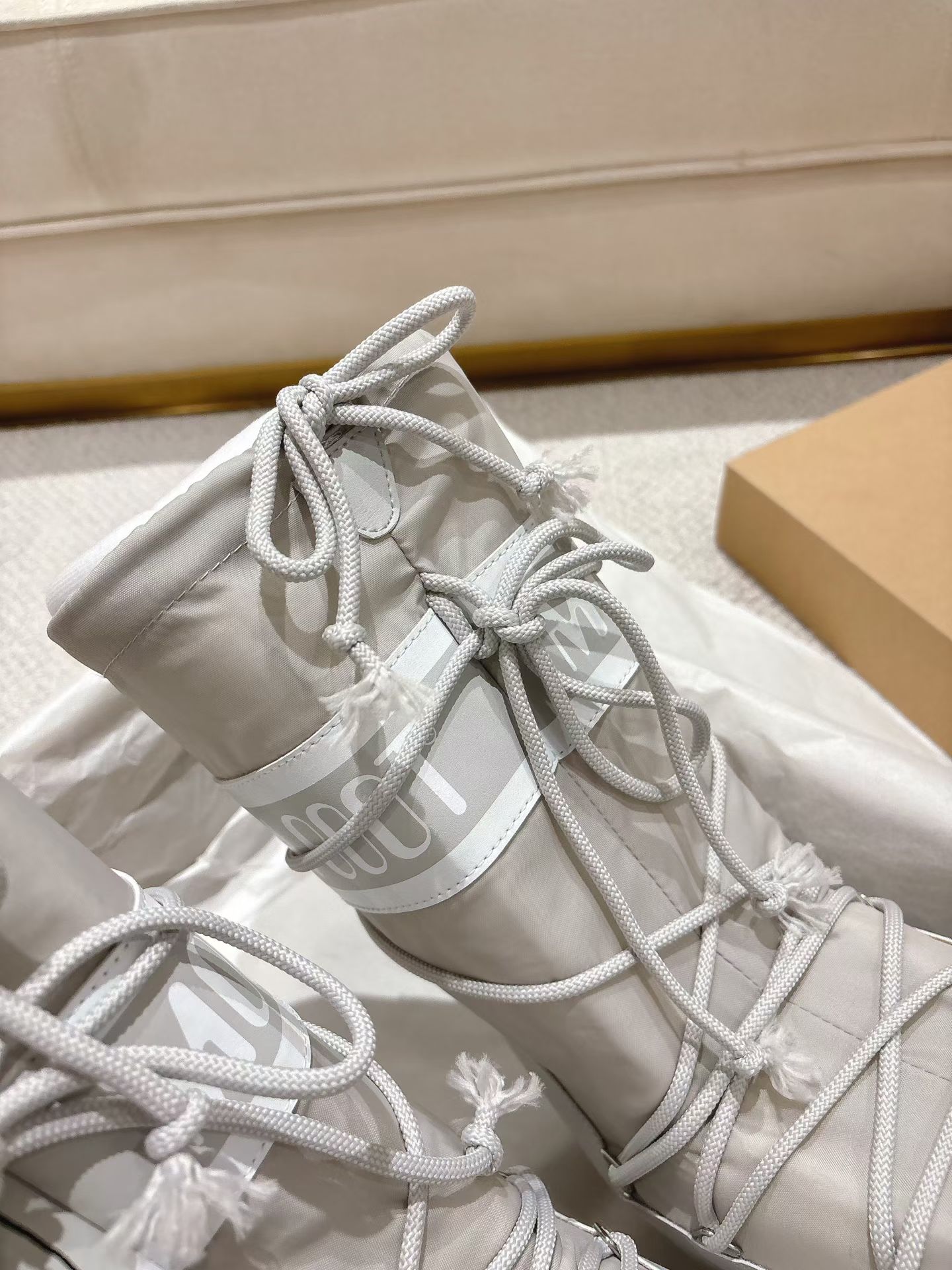  Icon White Snow Boots