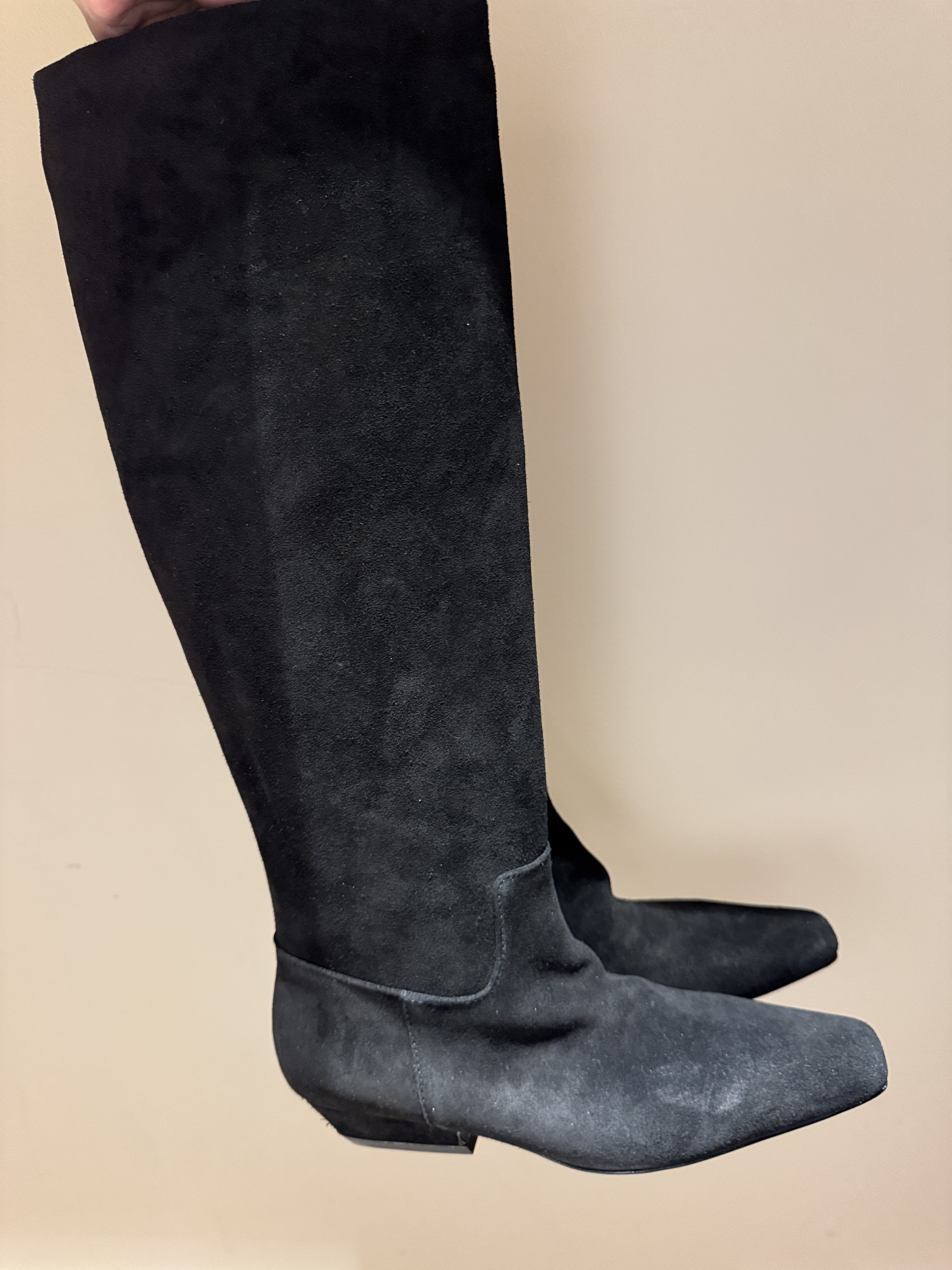 Women's Black Suede Heeled Shoe