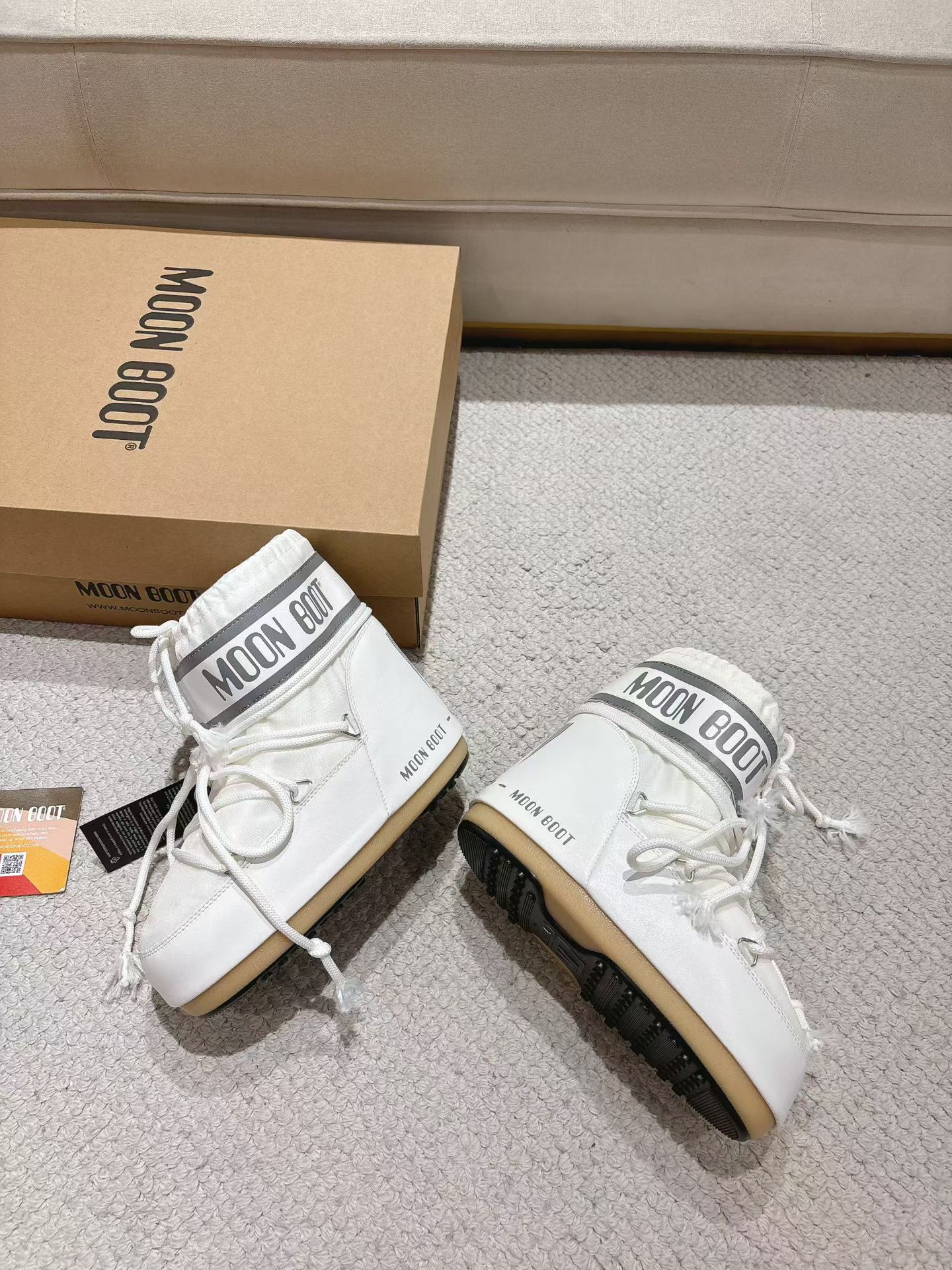 MB The Original Snow Boots