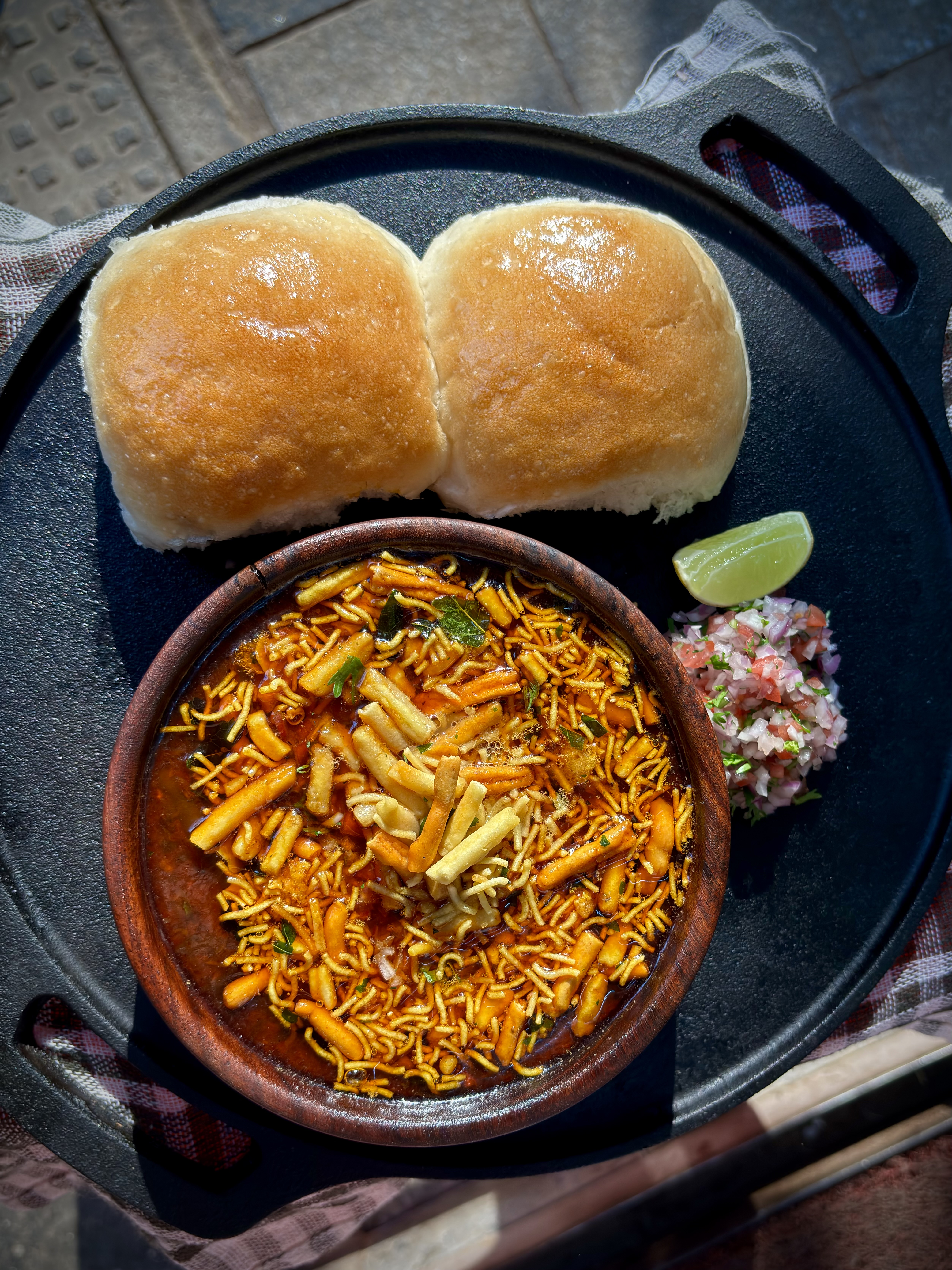 Matki misal pav