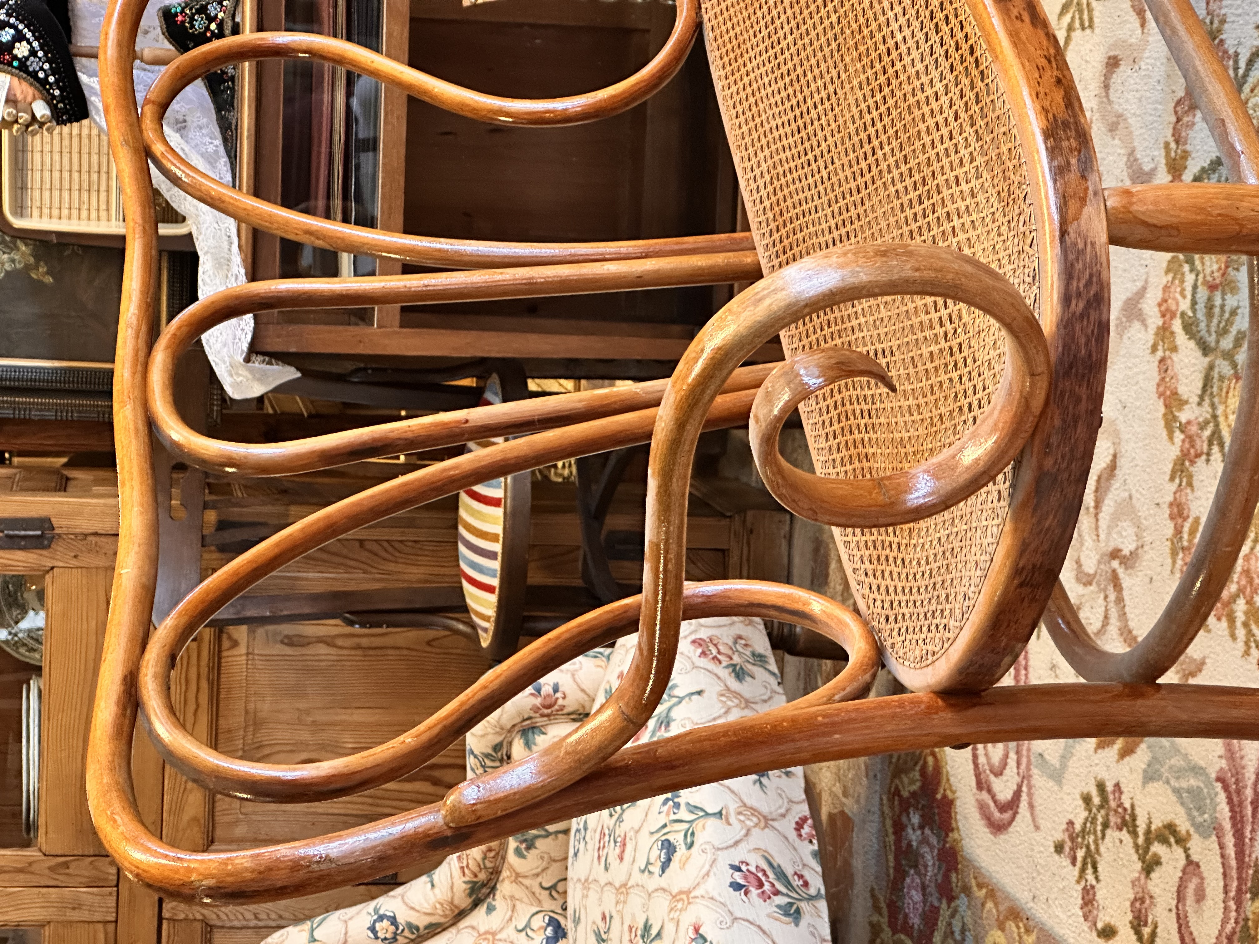 Banco estilo Thonet, circa 1900.