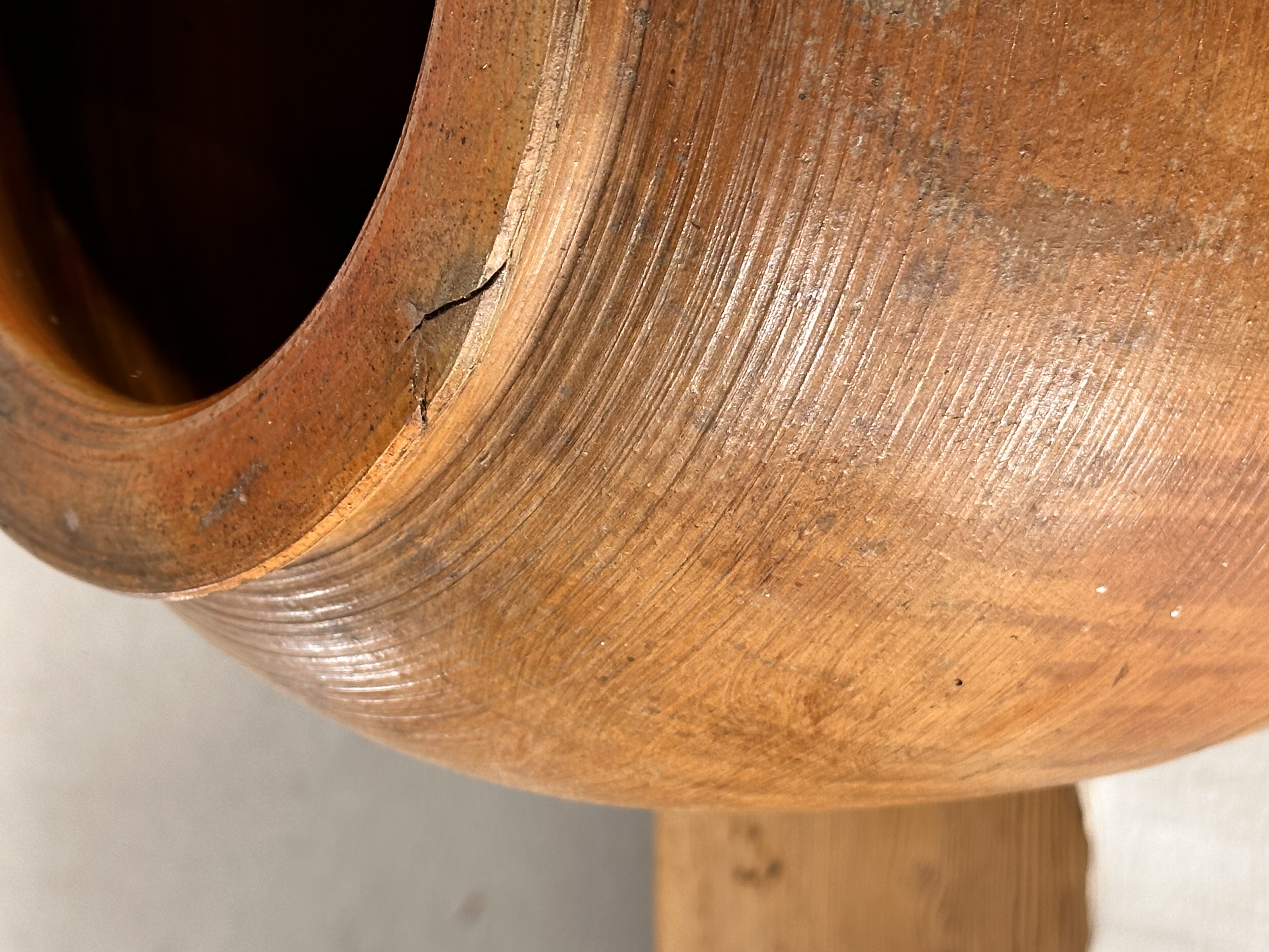 Jarrón de barro antiguo