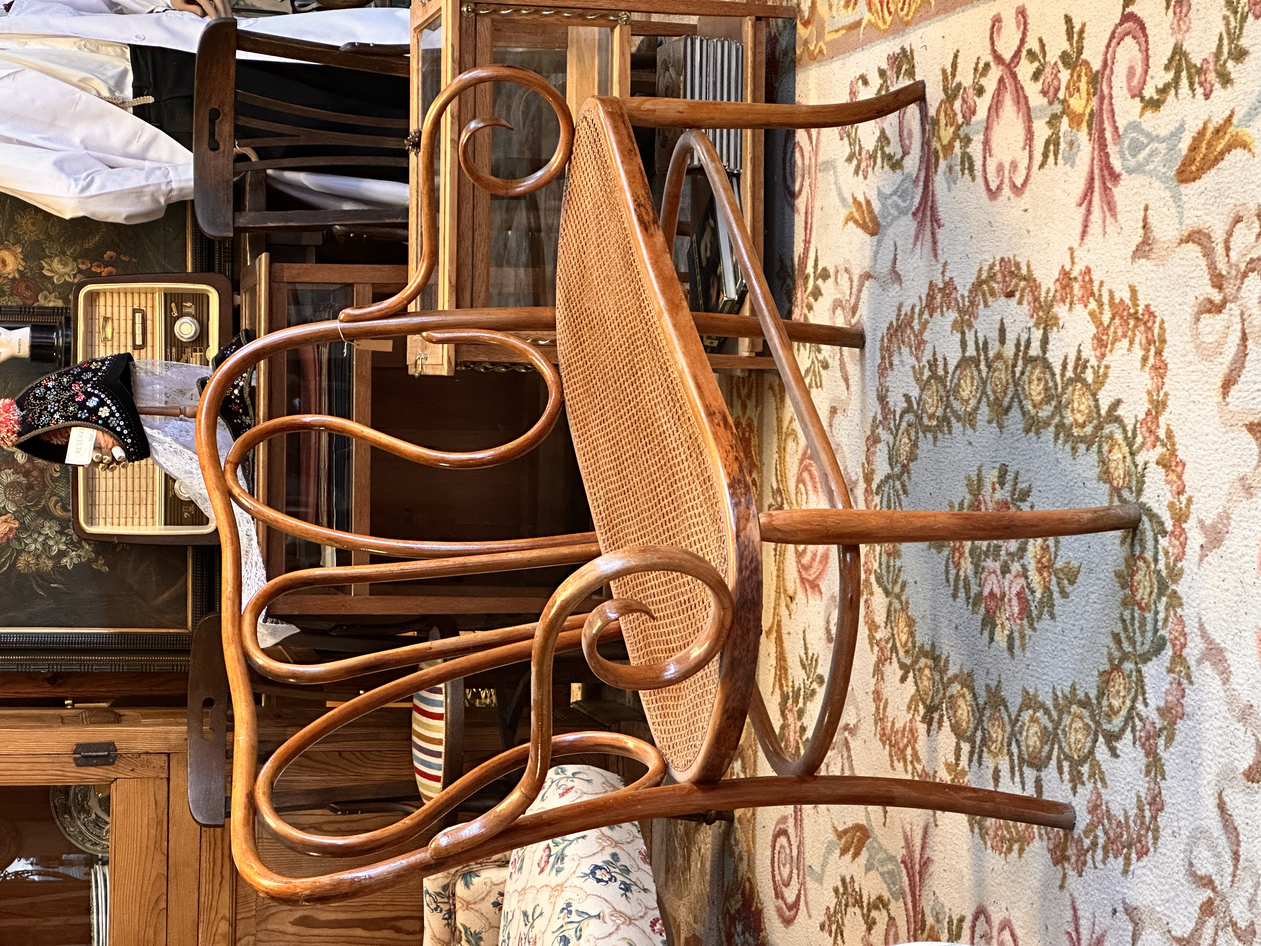 Banco estilo Thonet, circa 1900.