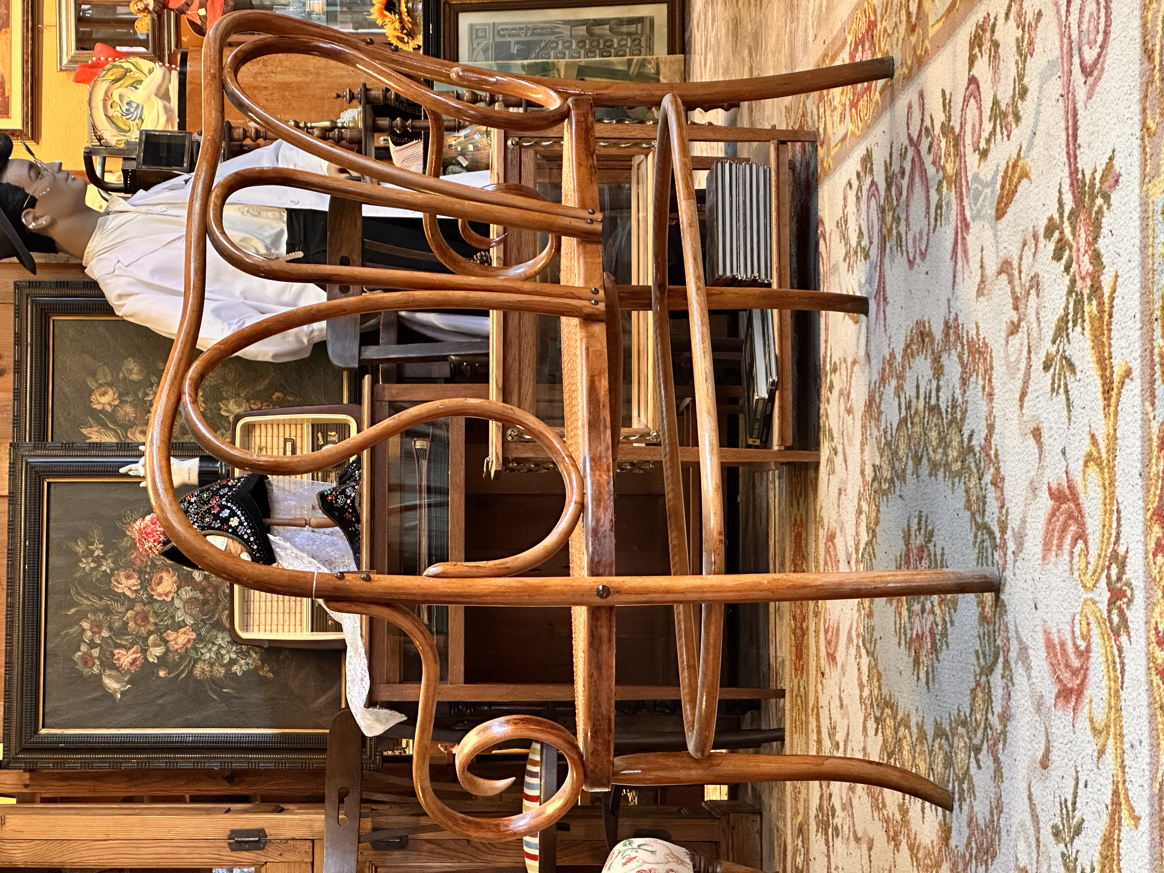 Banco estilo Thonet, circa 1900.