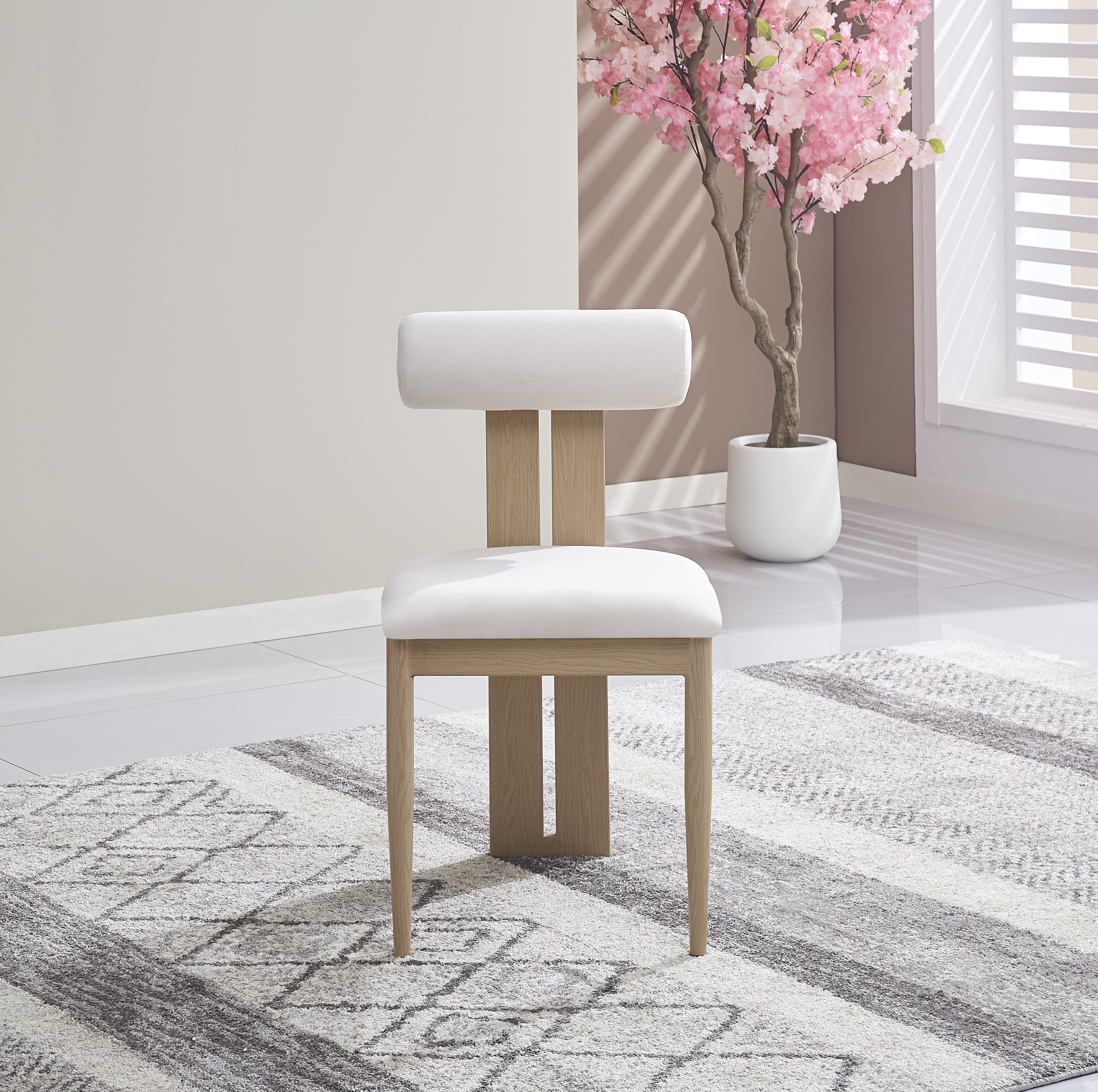 Chaise Tiffany – Pied effet bois, assise velours beige