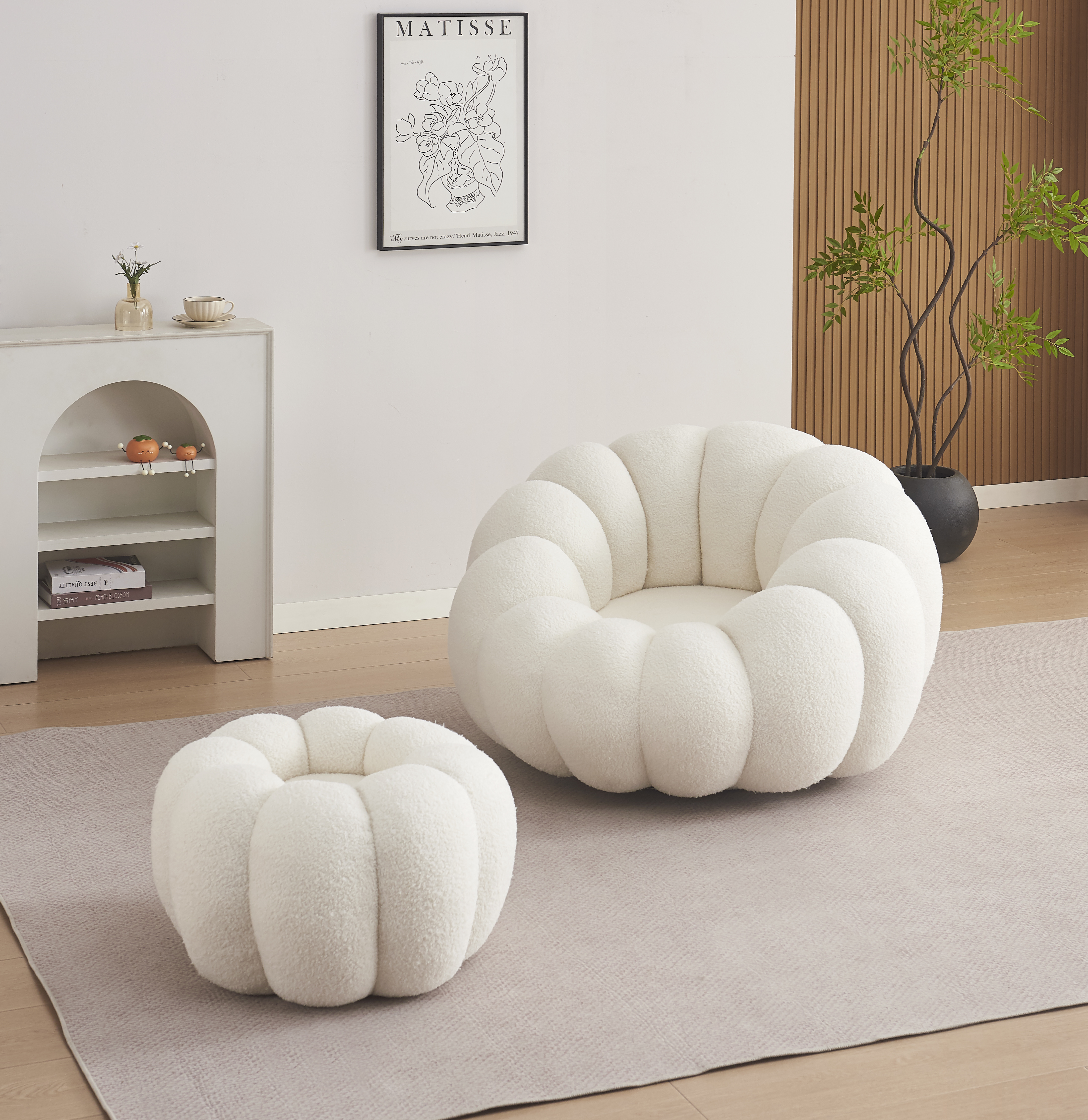 Fauteuil pivotant Perle en tissu doudou beige + pouf repose-pied