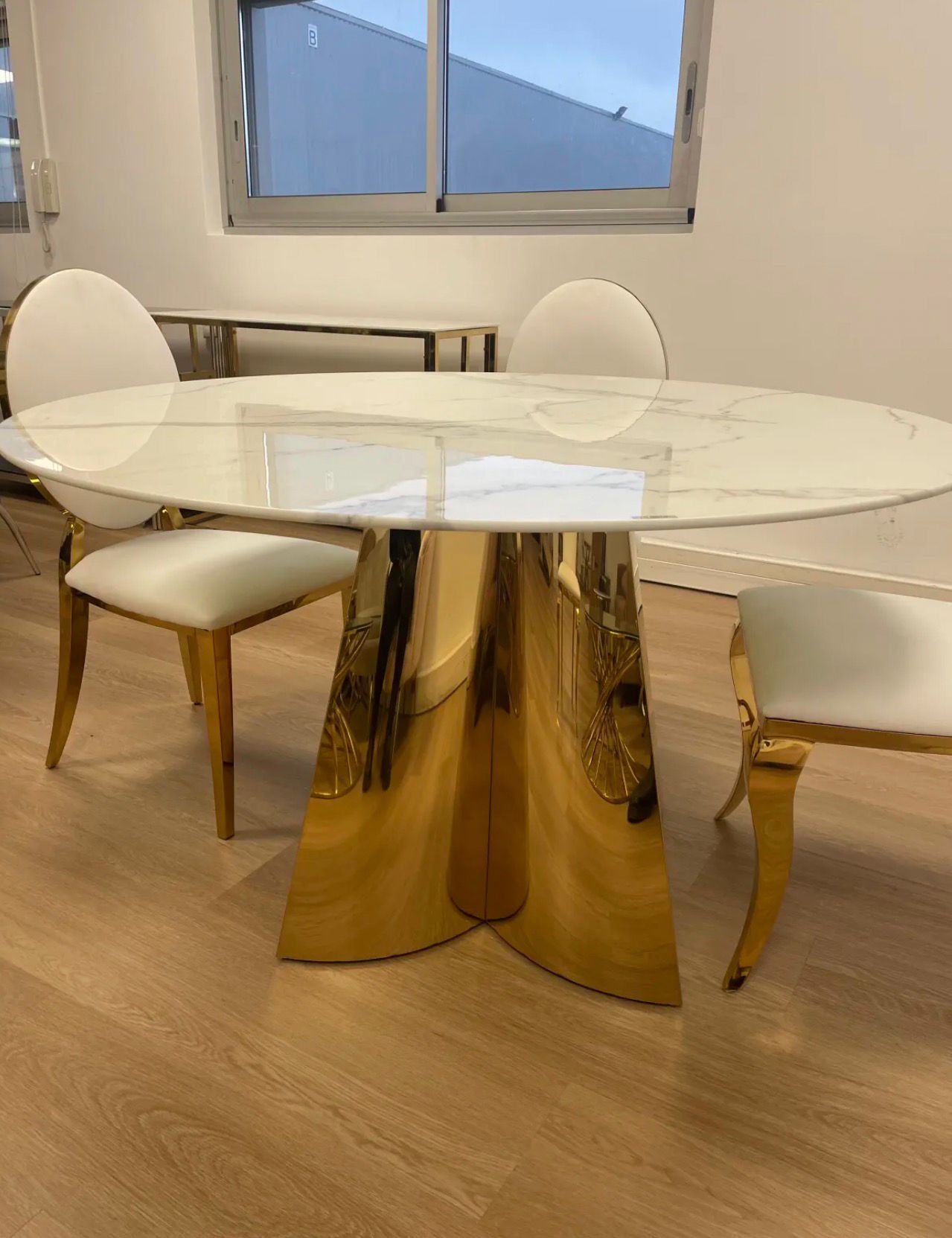 Table "Capucine" gold marbre blanc