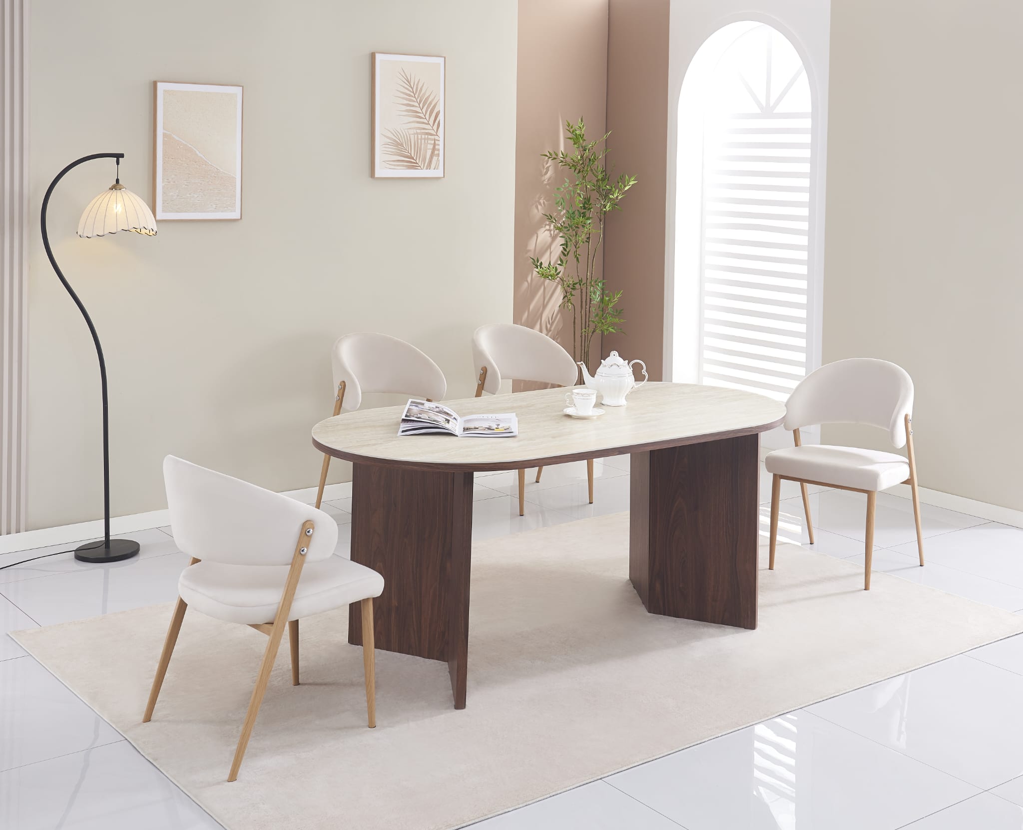 Chaise "Lamia" pied bois assise velours beige 