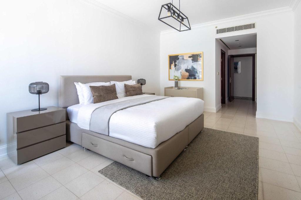 Marina View Unfurnished 2 Bedroom for Rent | Al Yass Tower