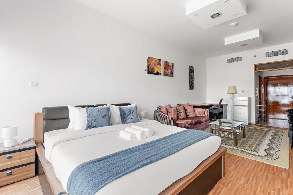 FULLY FURNISHED STUDIO FOR RENT IN SKYCOURT TOWER E