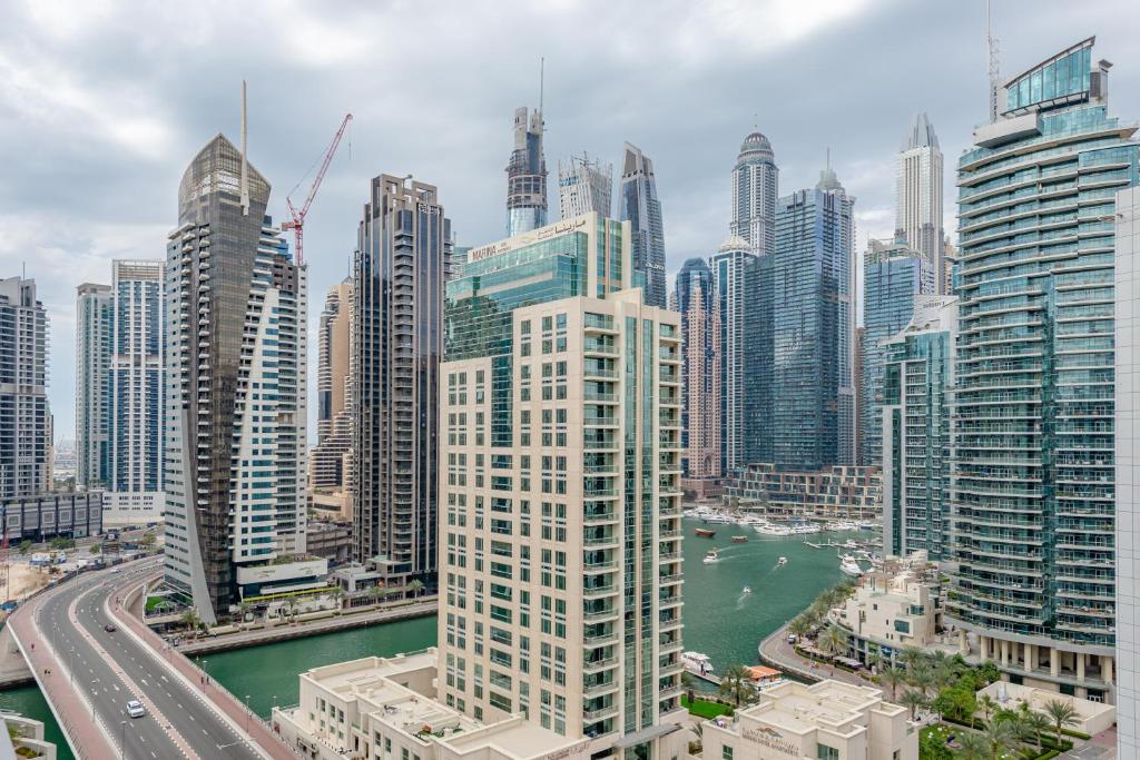 FULLY FURNISHED 1 BEDROOM AVAILABE FOR RENT IN MARINA DIAMOND 6