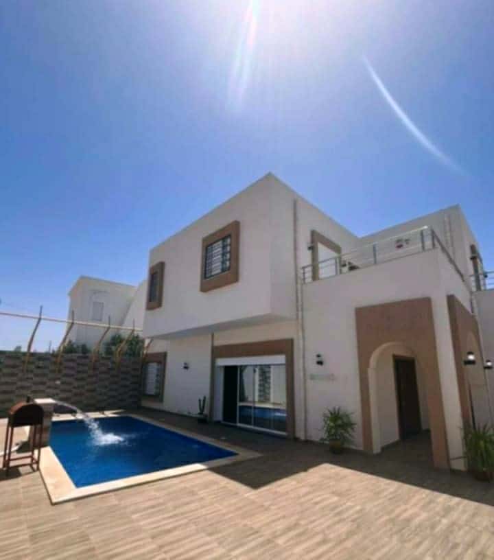 VILLA MODERNE S+3 AVEC PISCINE