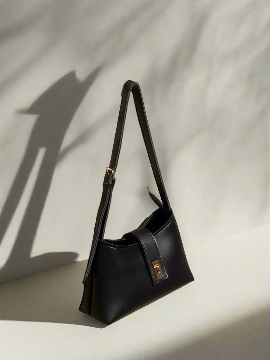 Casual Chic Saddle Bag “Black”