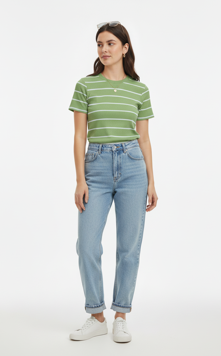 Camiseta verde com listras brancas