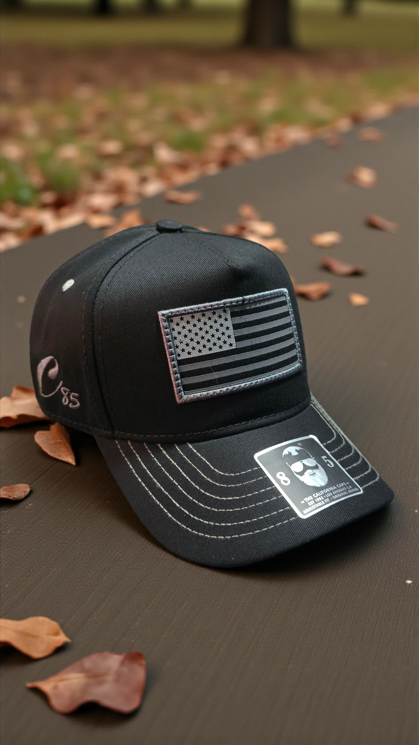 Gorra negra con bandera americana