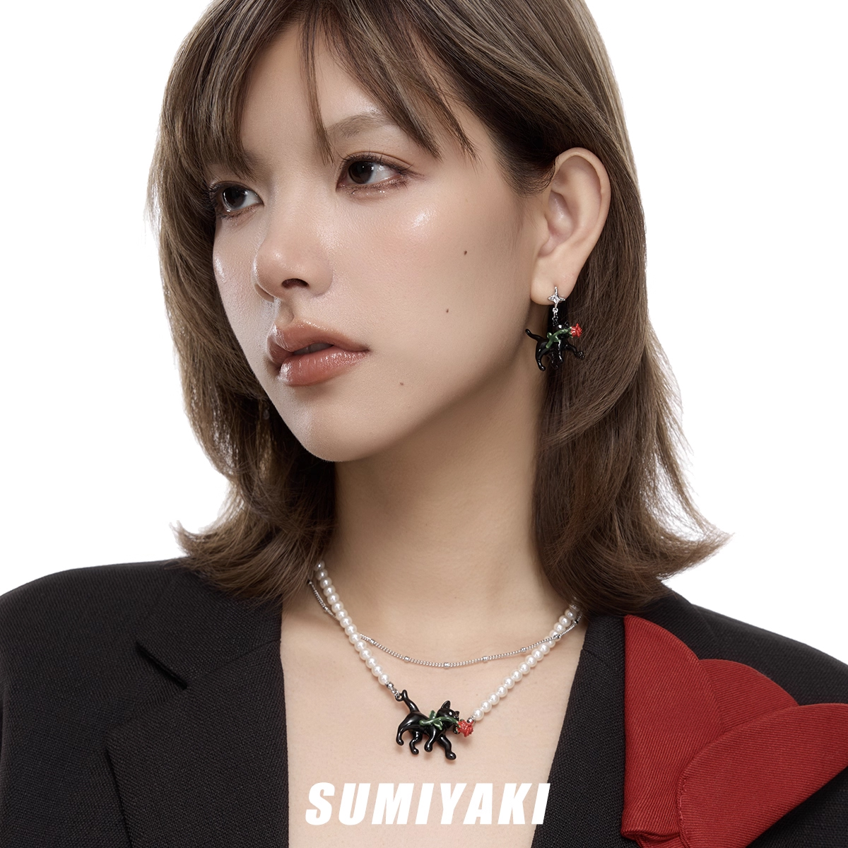 Rose Cat Pearl Necklace