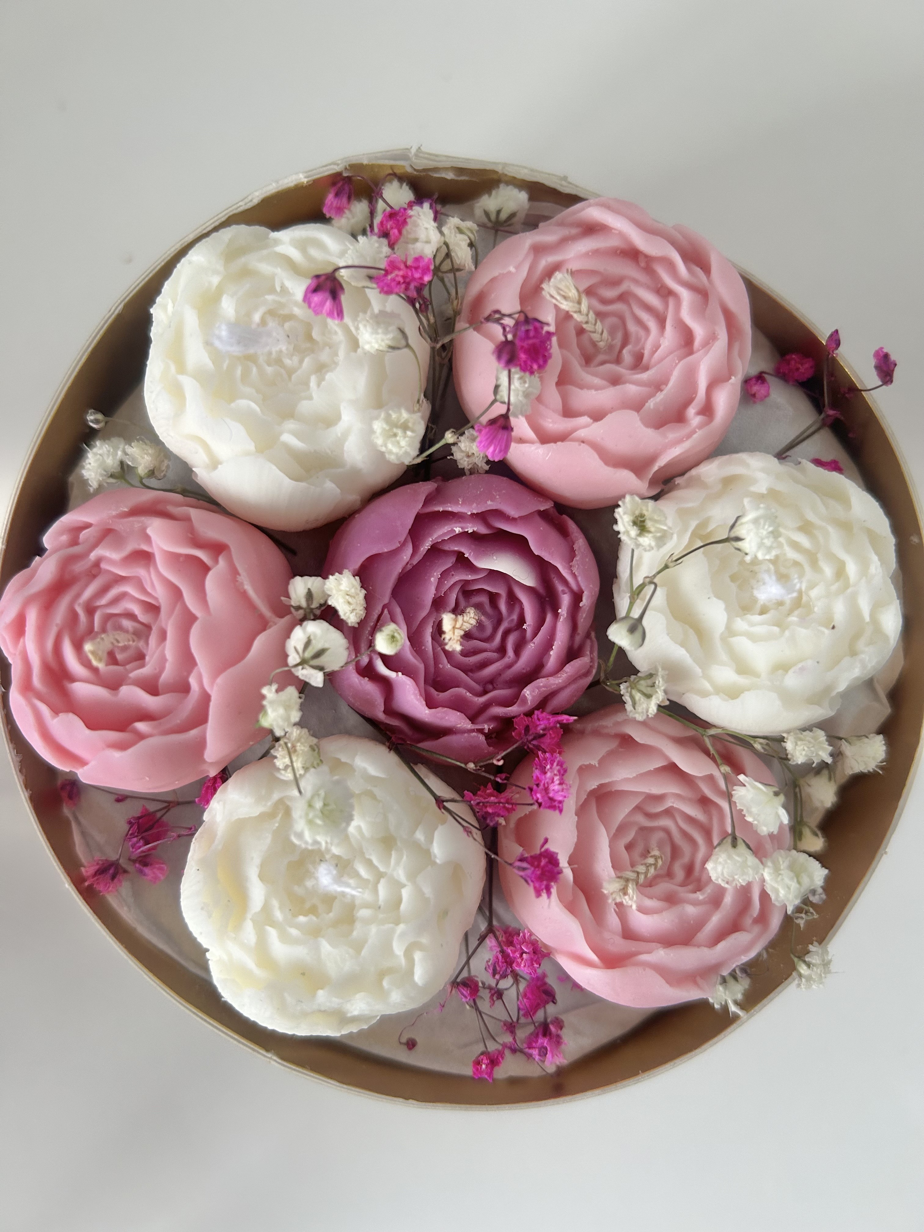 Žvakių puokštė rožinėje dėžutėje 