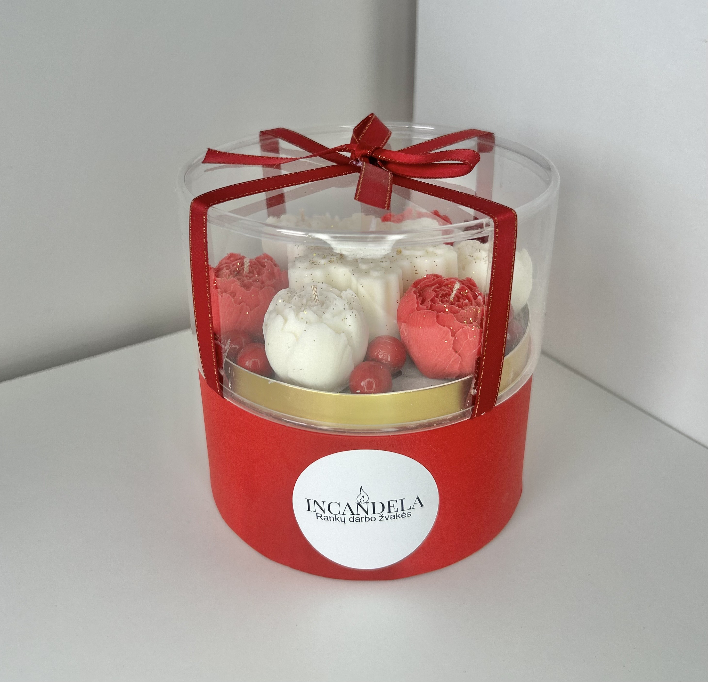 Proginė žvakių puokštė dėžutėje
