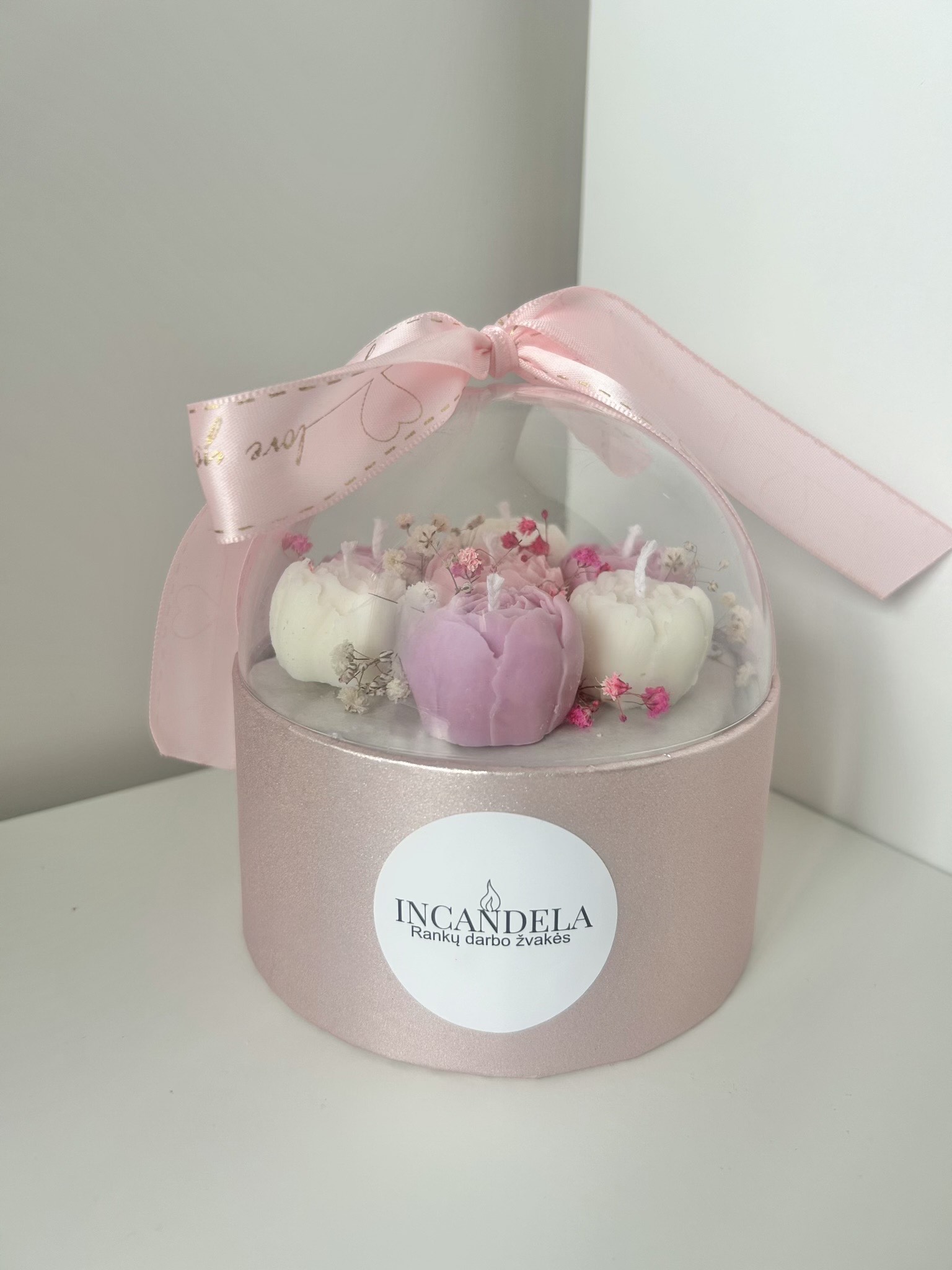 Žvakių puokštė rausvoje dėžutėje