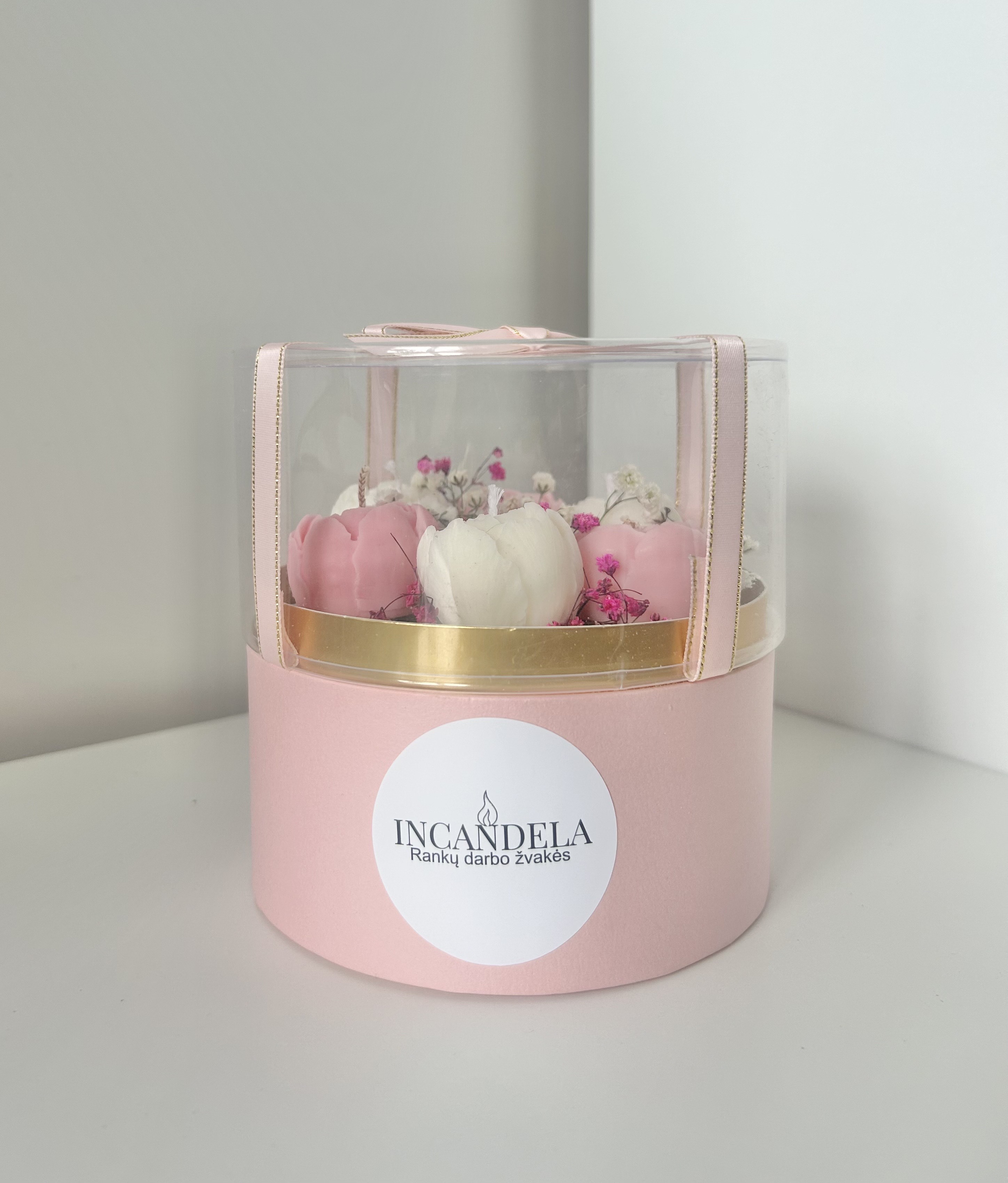 Žvakių puokštė rožinėje dėžutėje 